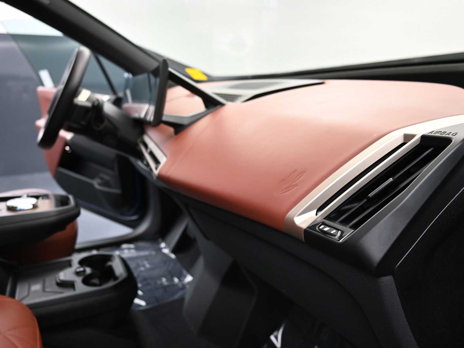2023 BMW iX Base - Photo 16