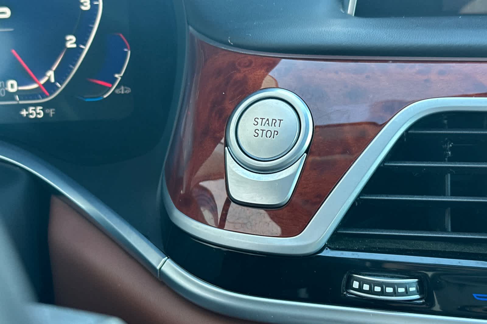 Thumbnail: 2021 BMW 7 Series - 25