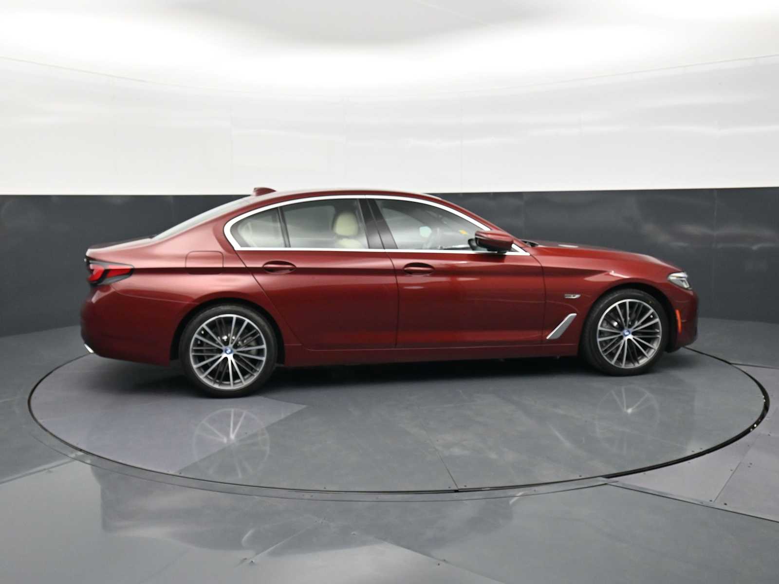 Thumbnail: 2023 BMW 5 Series - 4