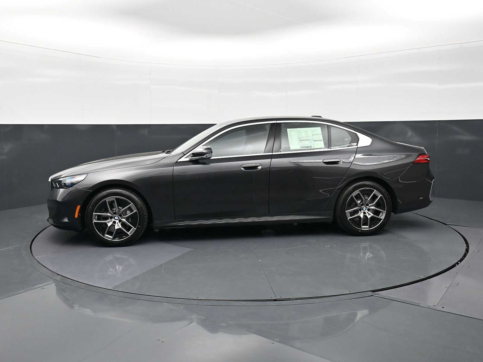 Thumbnail: 2026 BMW 5 Series - 8