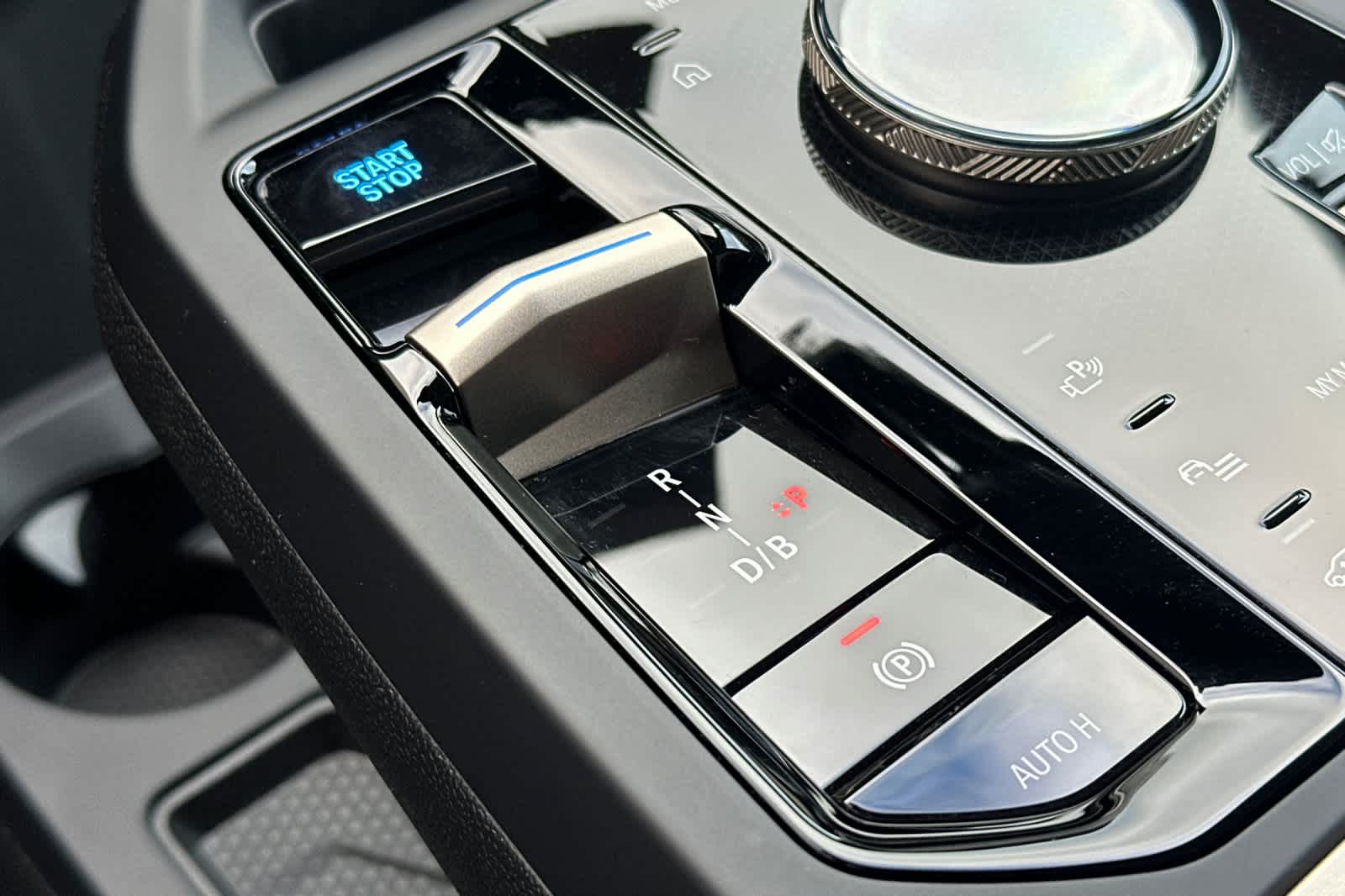 Thumbnail: 2025 BMW iX - 25