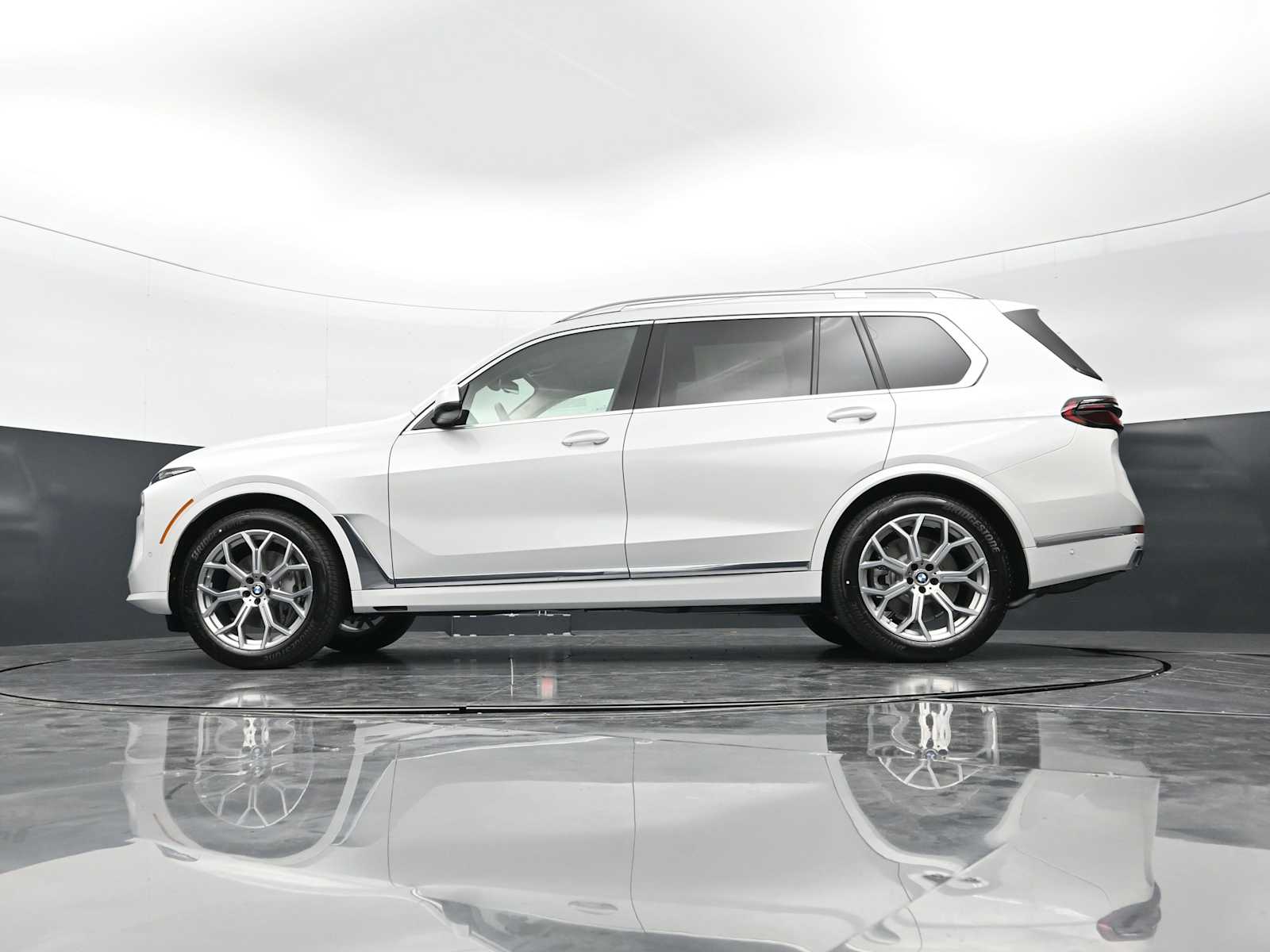 Thumbnail: 2027 BMW X7 - 32