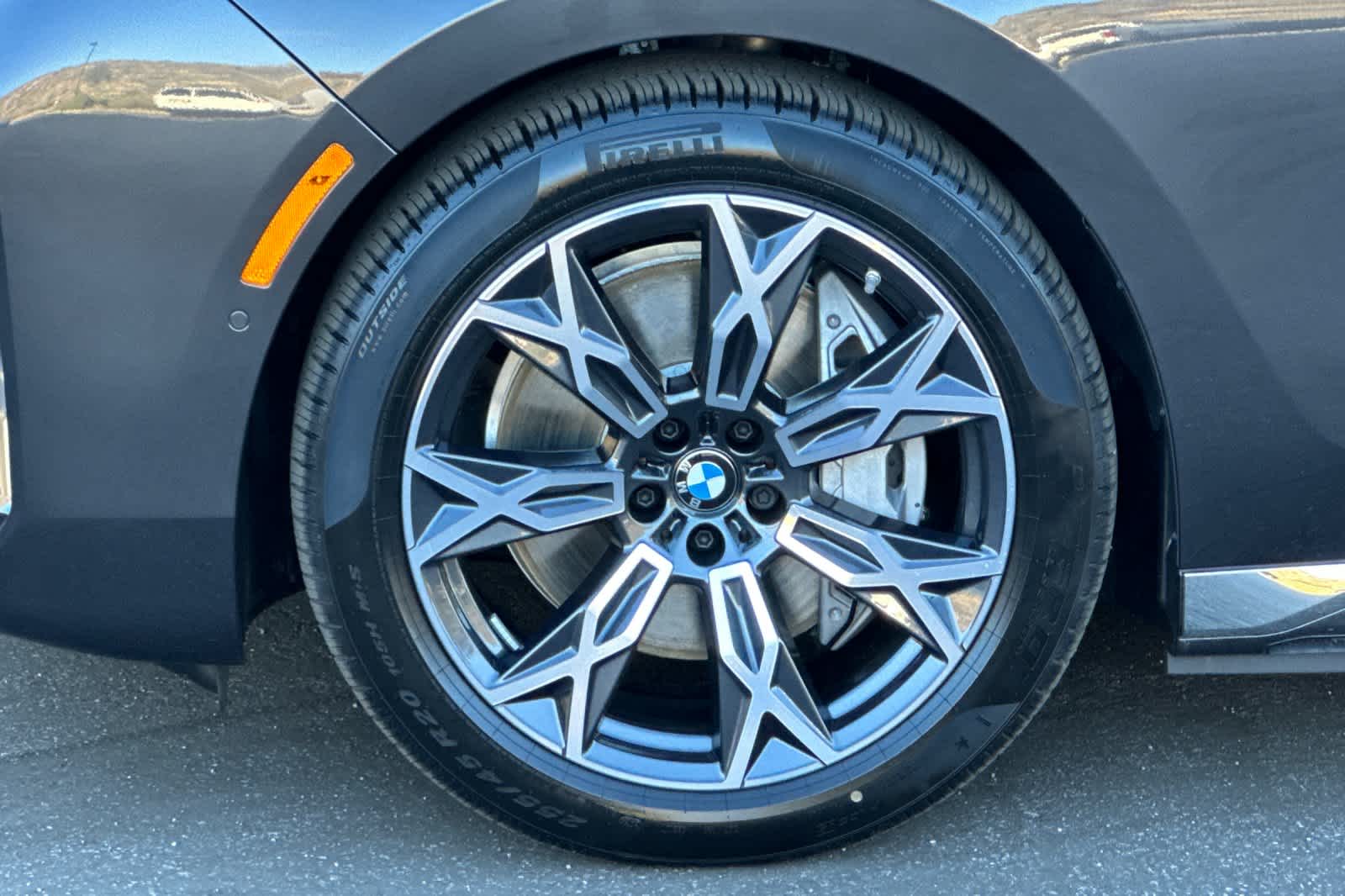 Thumbnail: 2025 BMW i7 - 30