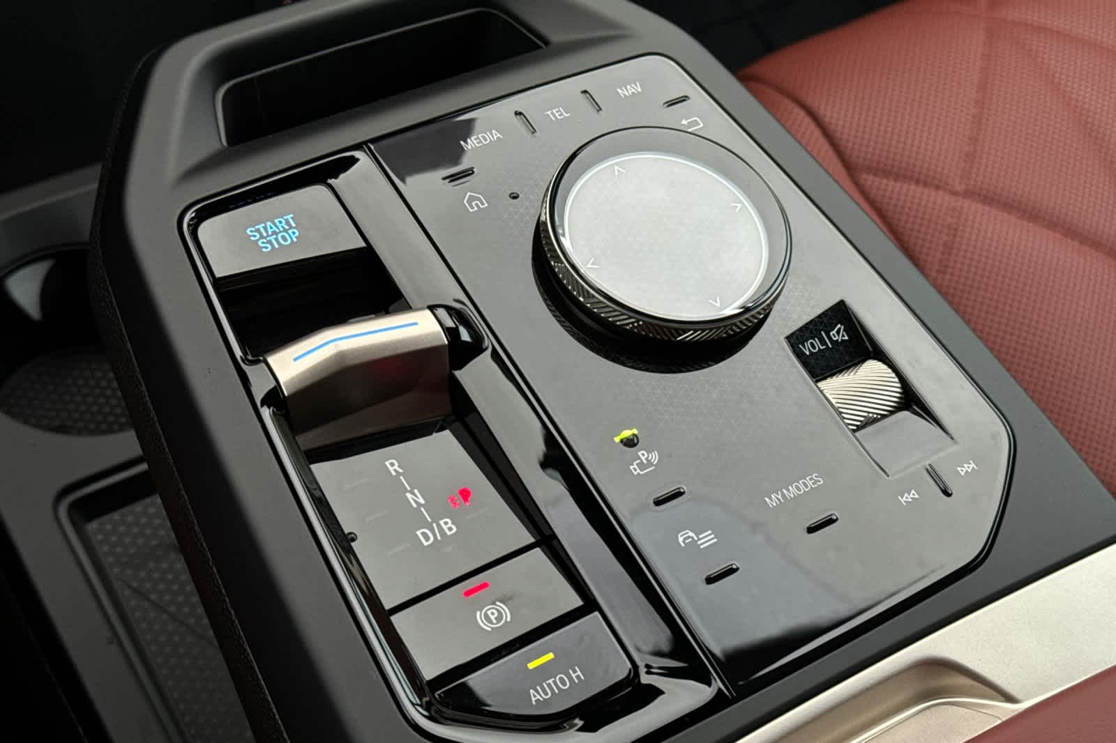 Thumbnail: 2026 BMW iX - 20