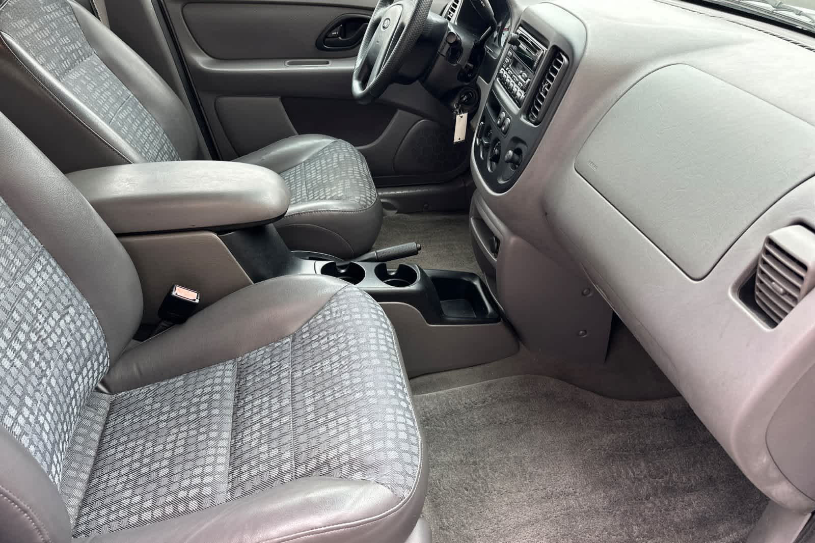 Thumbnail: 2002 Ford Escape - 17