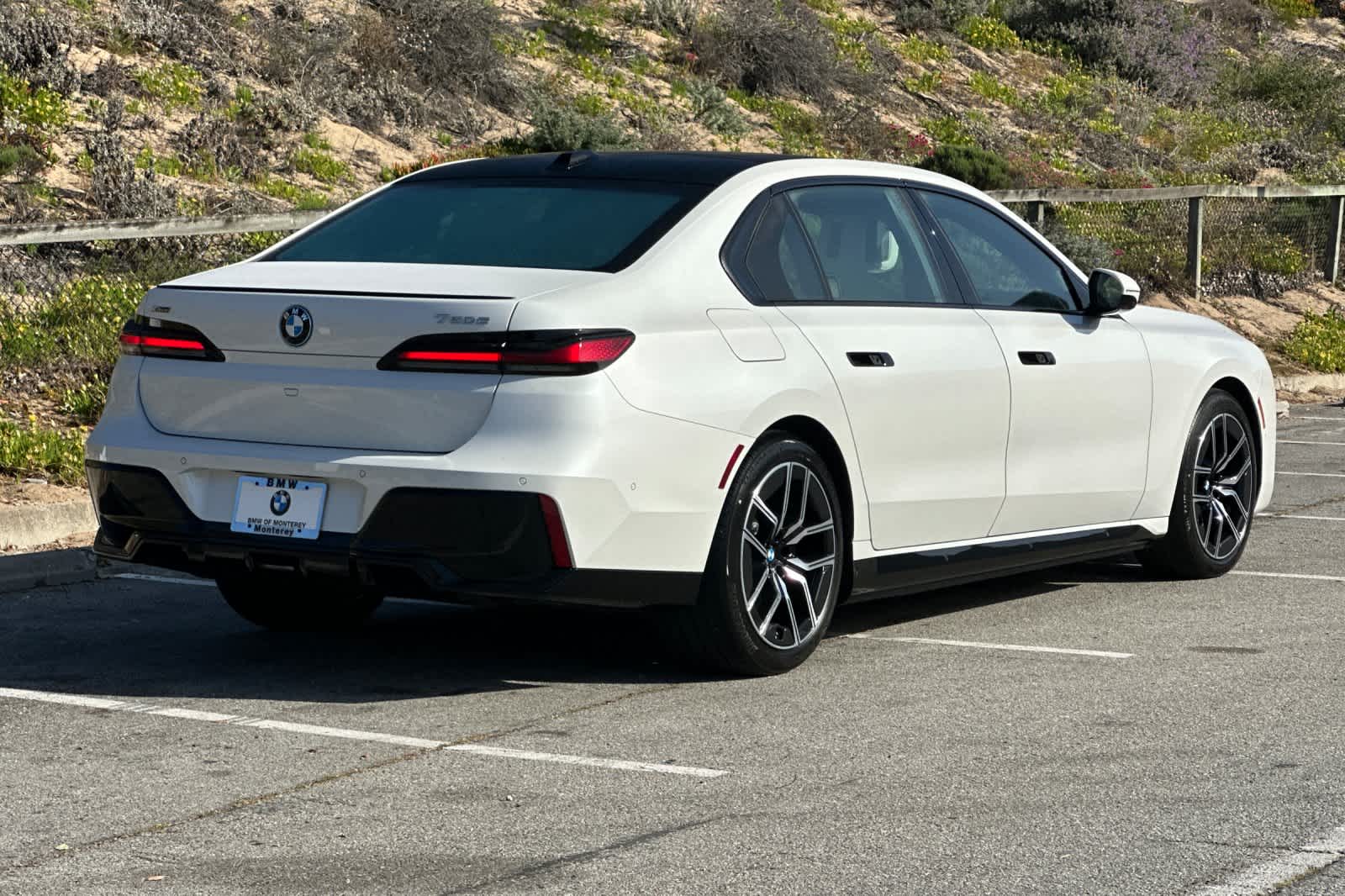 2025 Bmw 750e 750e xDrive photo 2