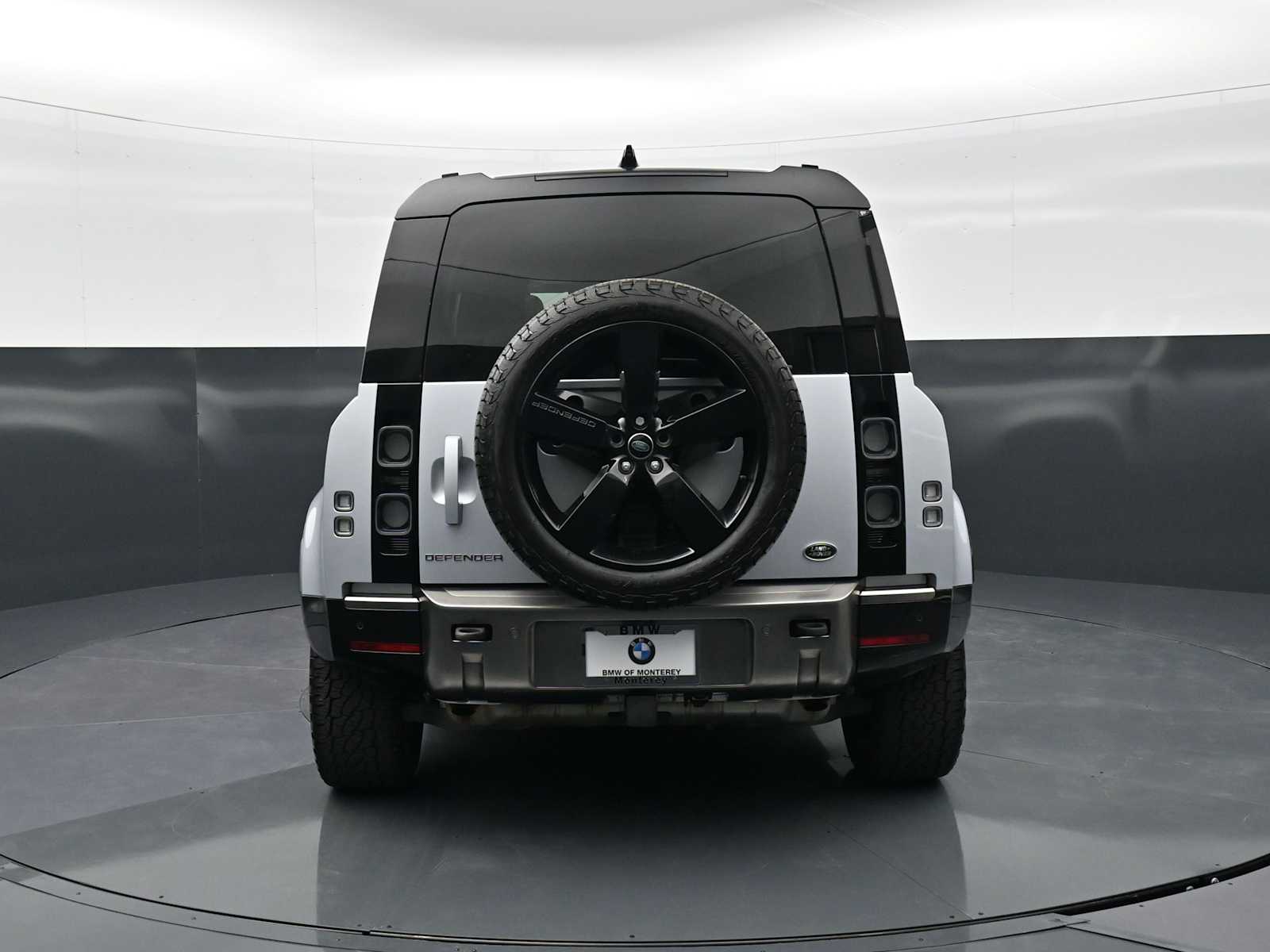 Thumbnail: 2022 Land Rover Defender - 6