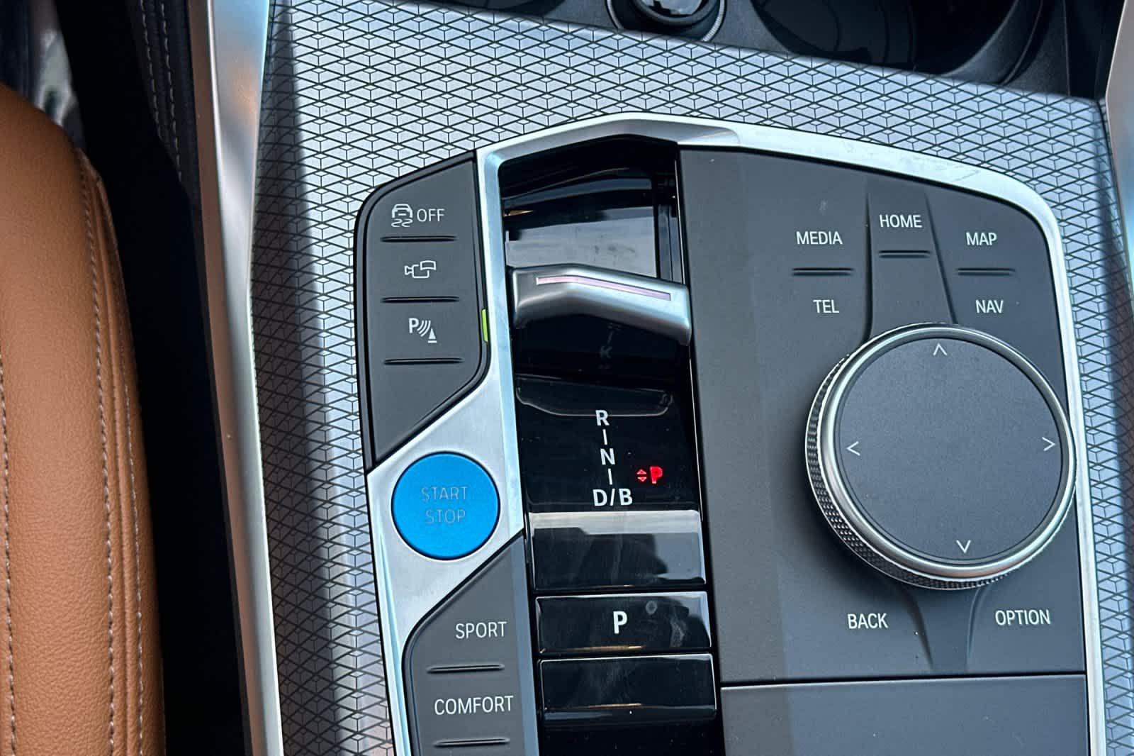 Thumbnail: 2025 BMW i4 - 24