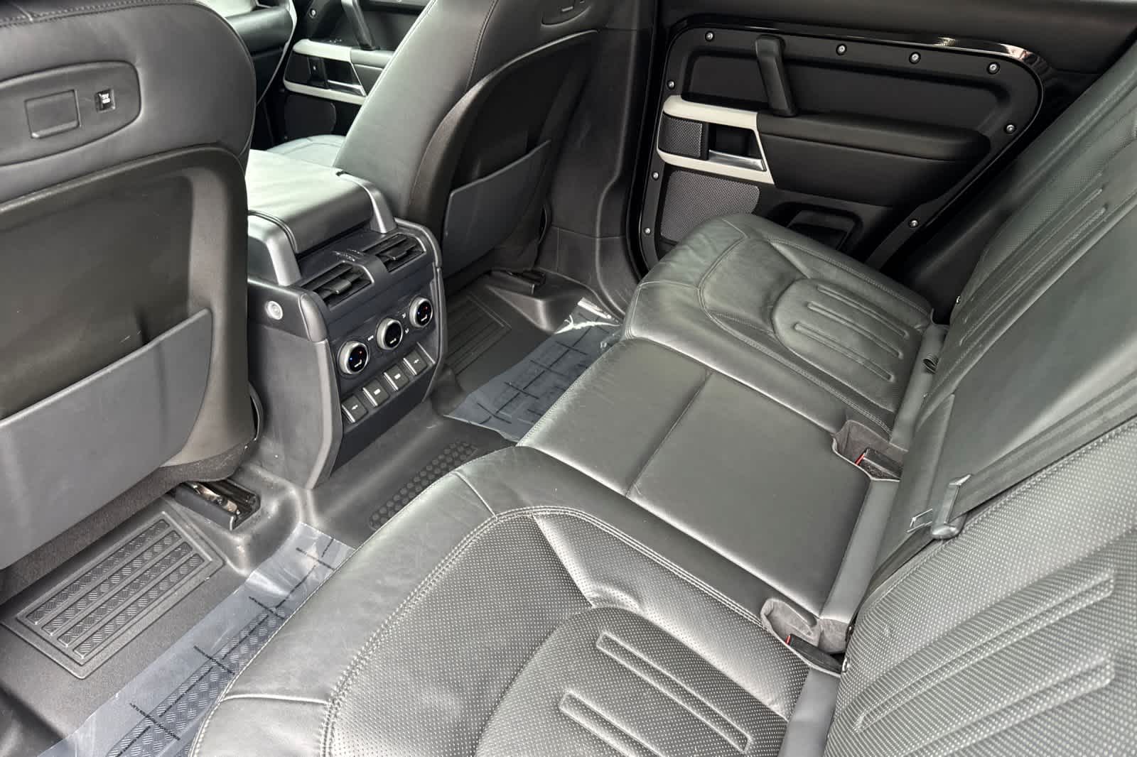 2020 Land Rover Defender HSE photo 3