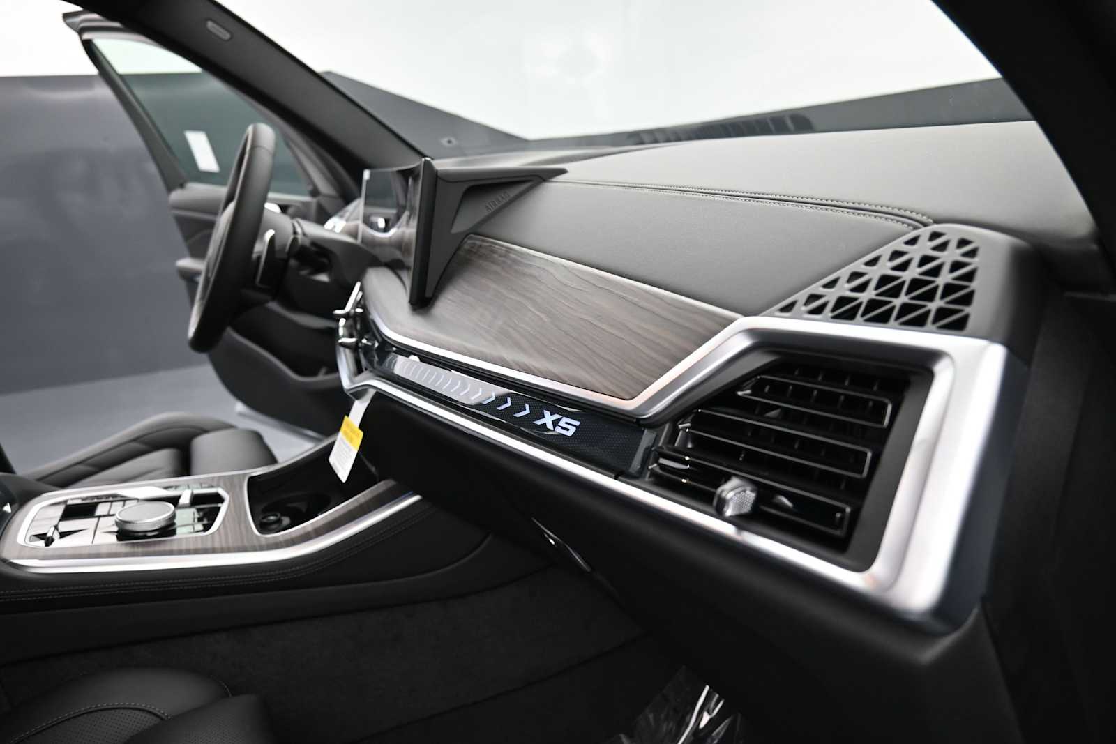 Thumbnail: 2026 BMW X5 - 16
