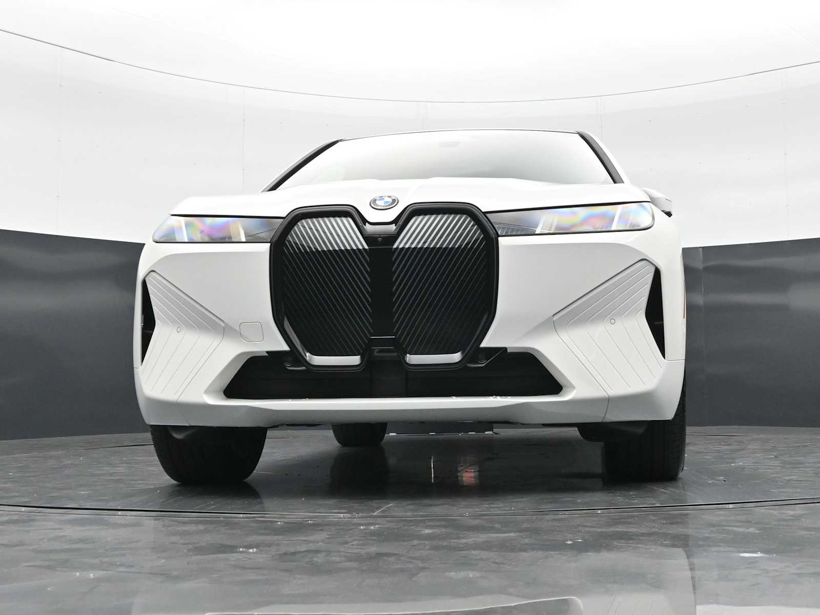 Thumbnail: 2026 BMW iX - 18