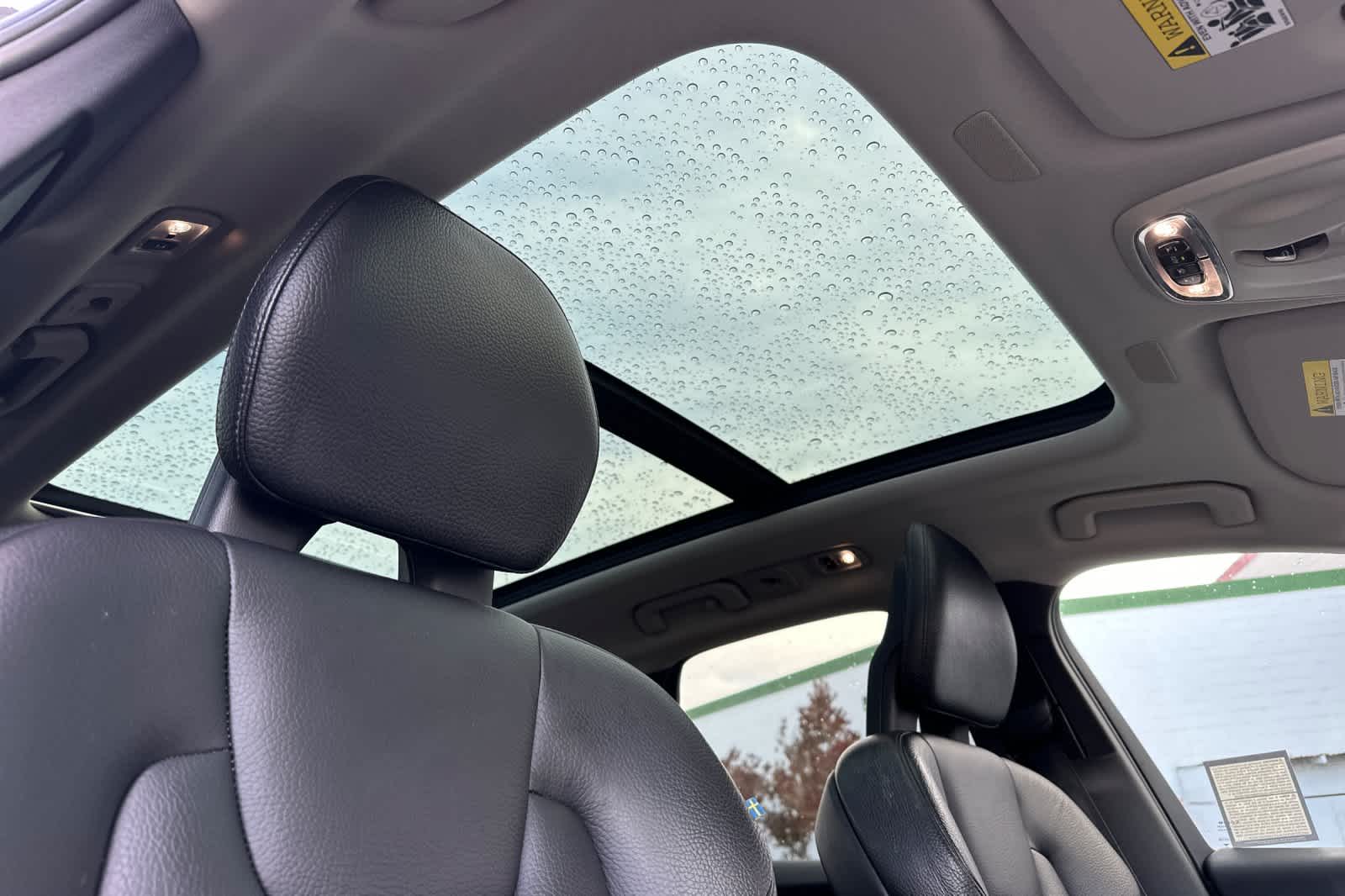 Thumbnail: 2018 Volvo XC60 - 17