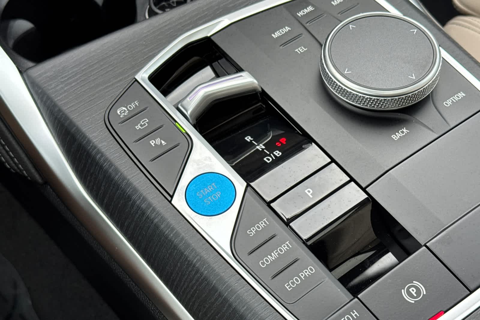 Thumbnail: 2025 BMW i4 - 25