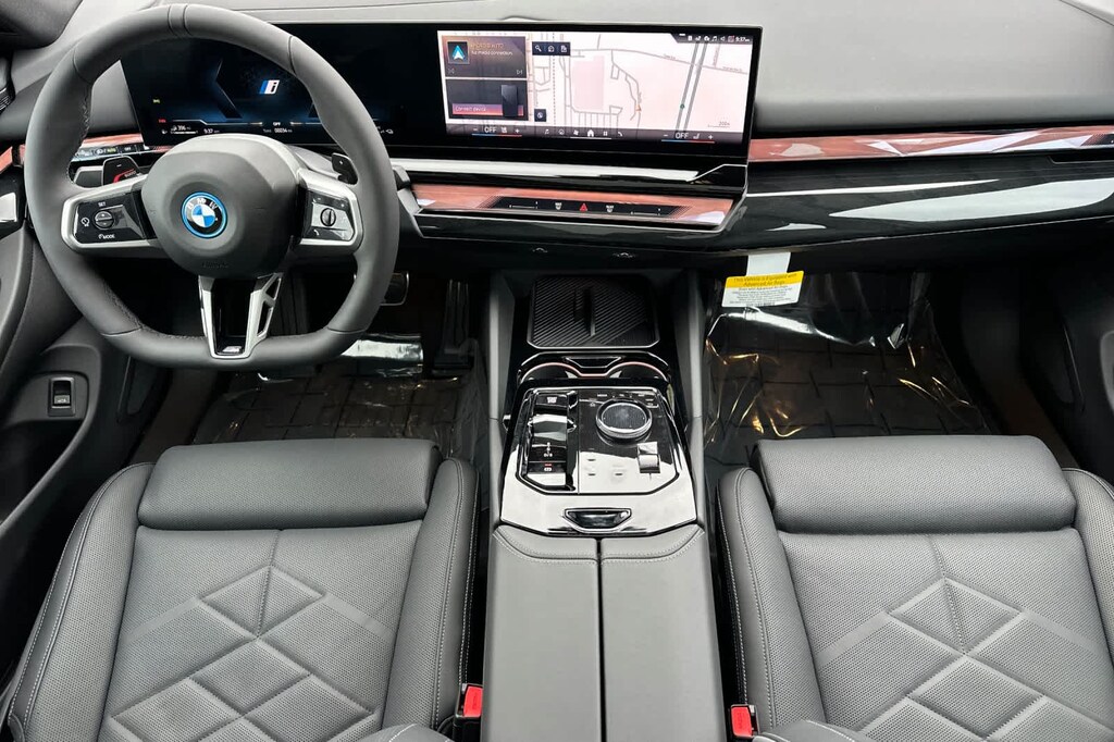 New 2026 BMW 550e xDrive Sedan