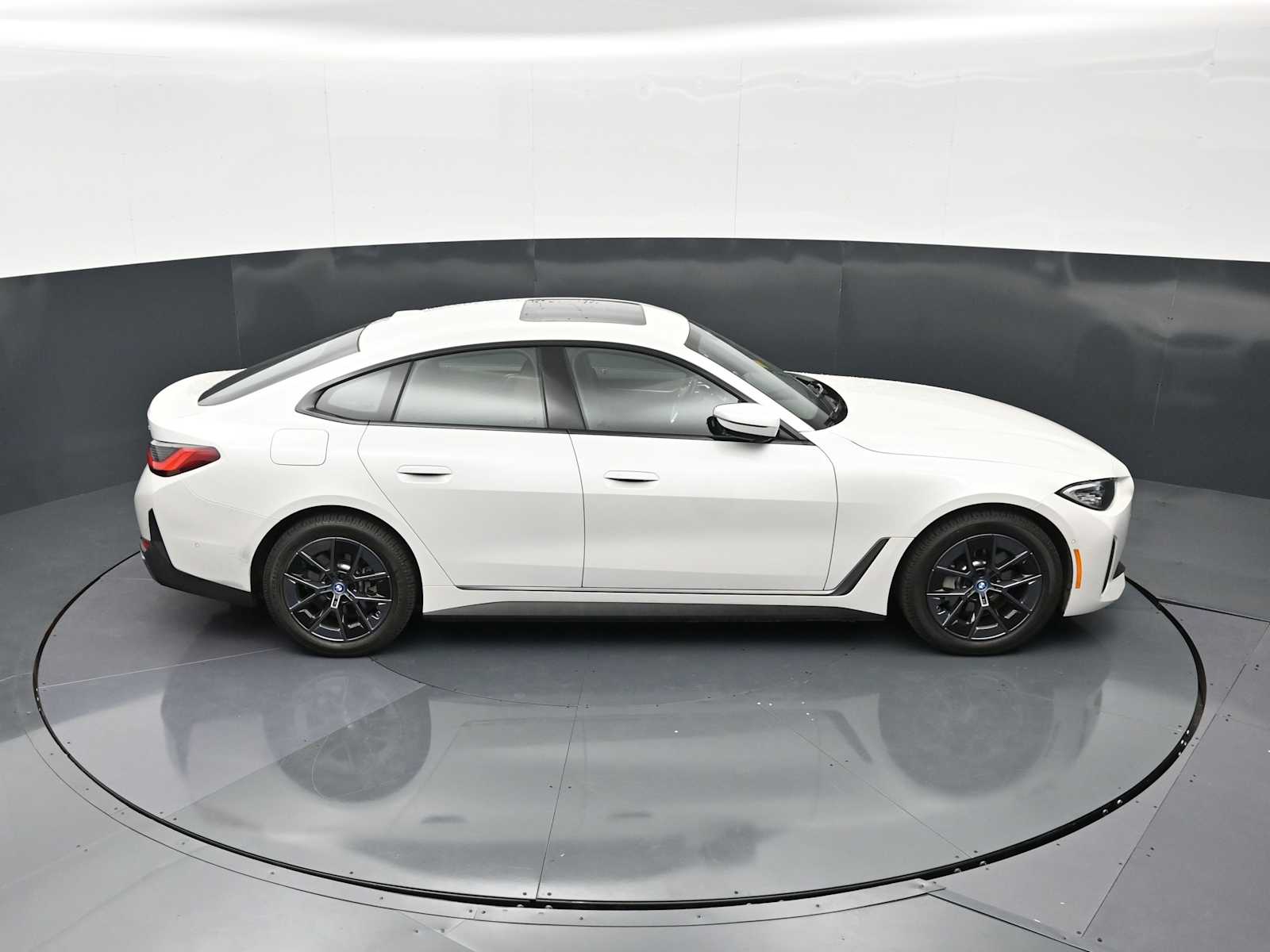 Thumbnail: 2023 BMW i4 - 12