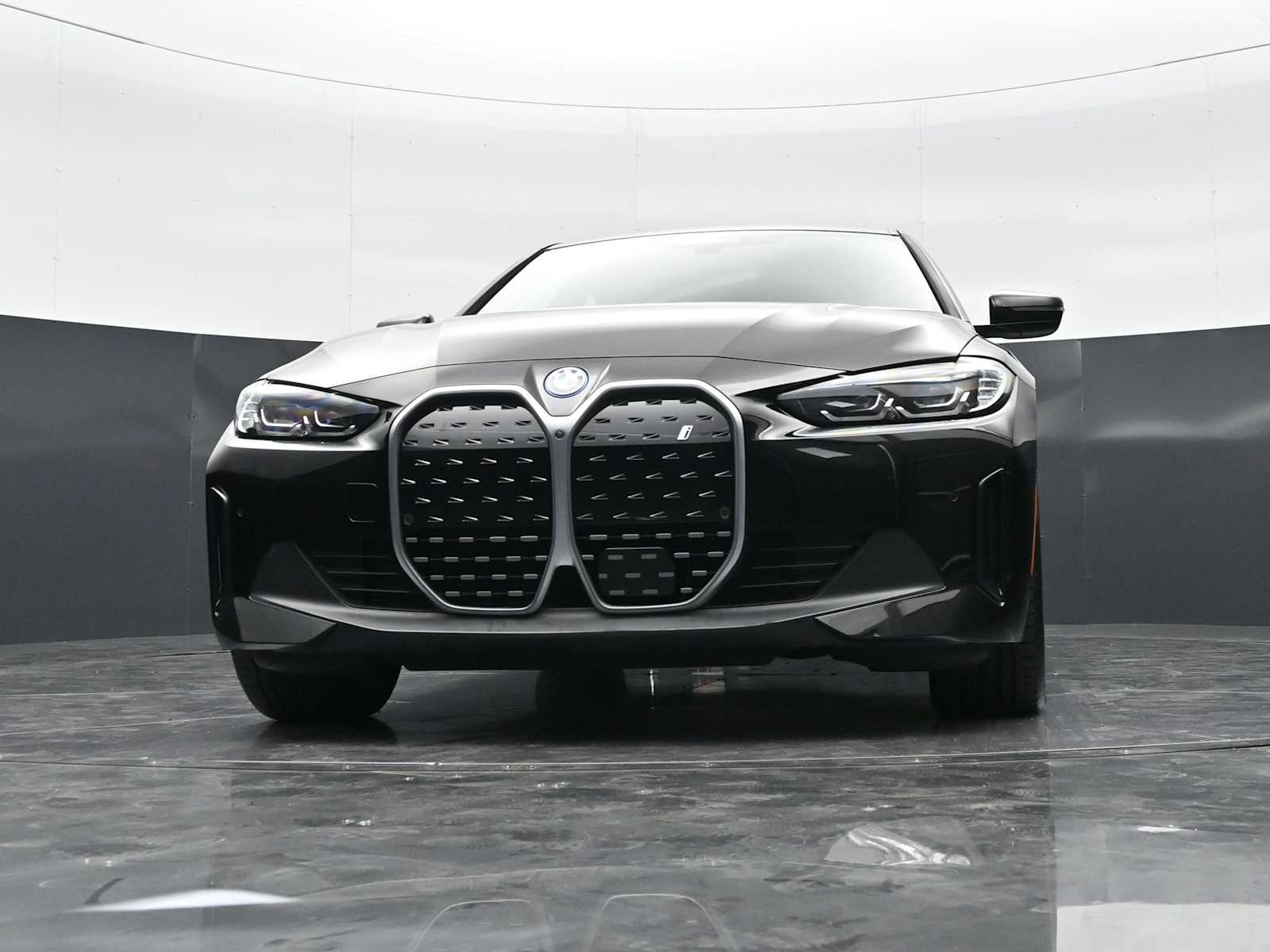 Thumbnail: 2023 BMW i4 - 25