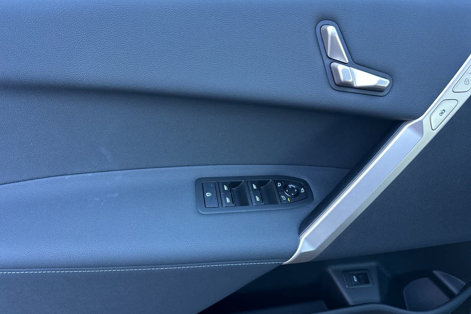 Thumbnail: 2026 BMW iX - 13