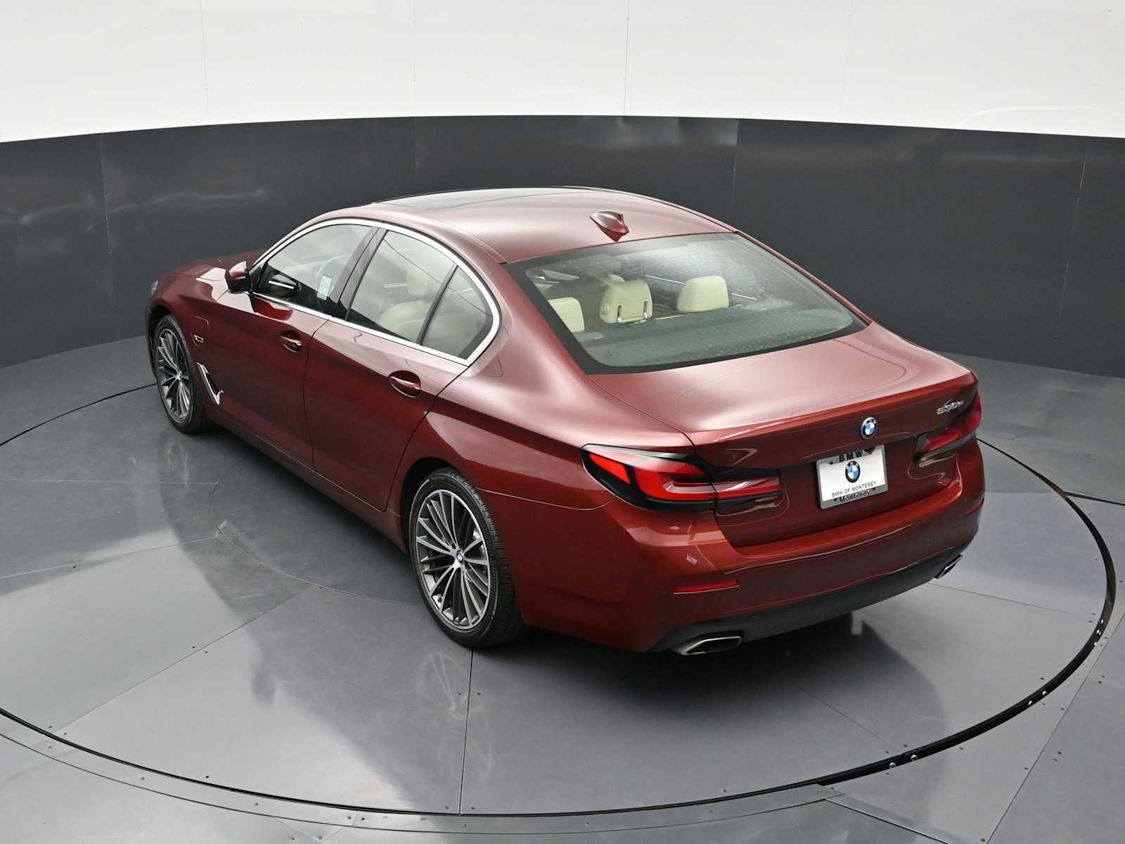 Thumbnail: 2023 BMW 5 Series - 21