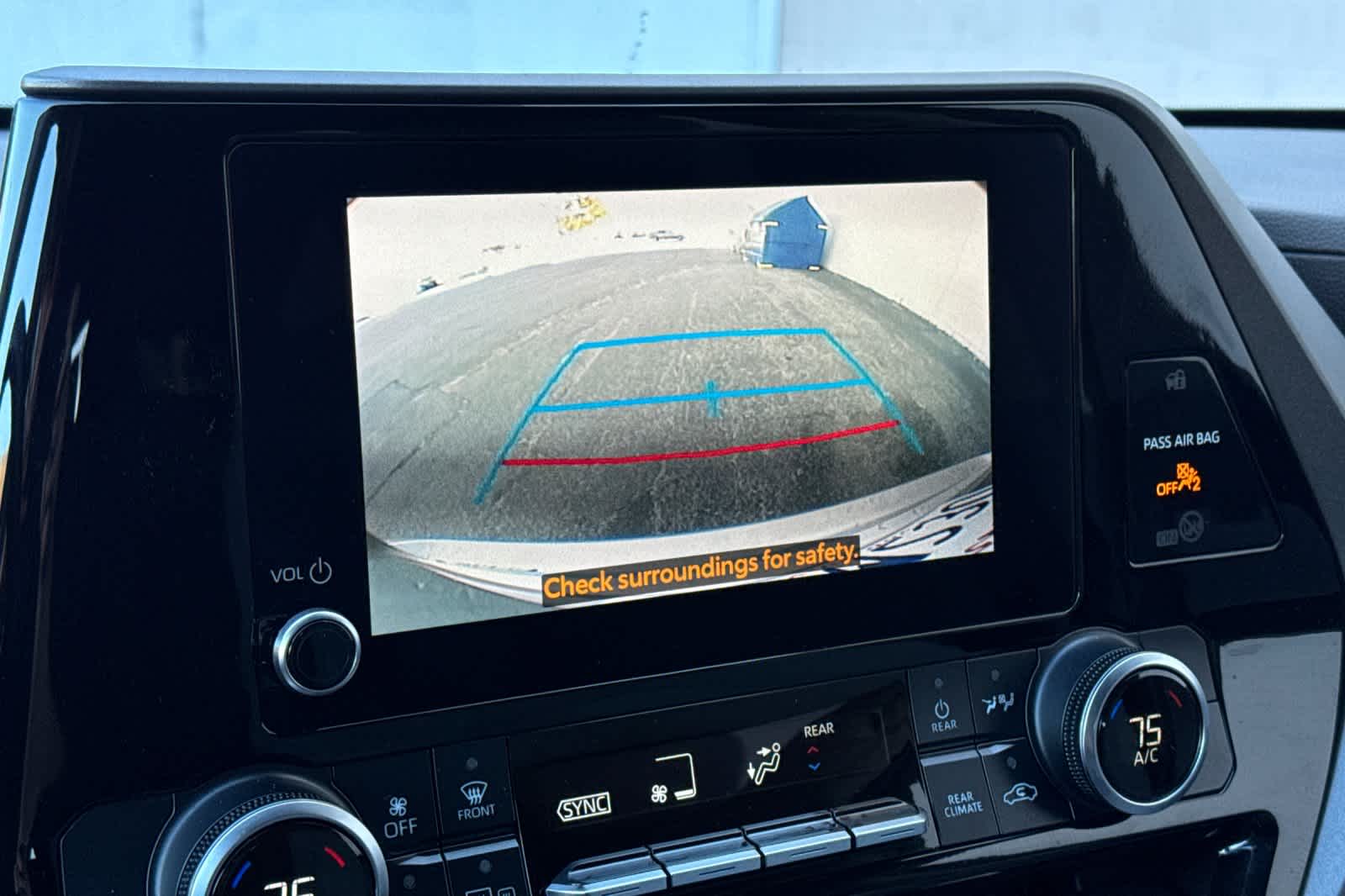 Thumbnail: 2023 Toyota Highlander - 22