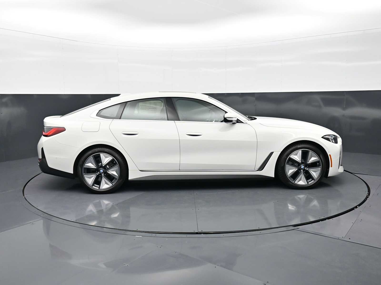 Thumbnail: 2026 BMW i4 - 4