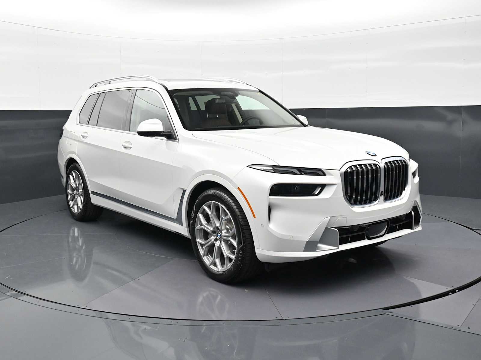 Thumbnail: 2027 BMW X7 - 3