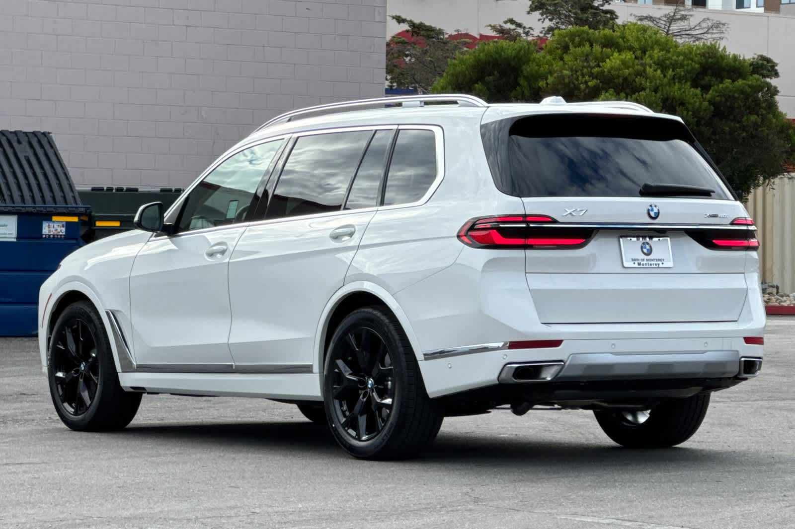 Thumbnail: 2026 BMW X7 - 6