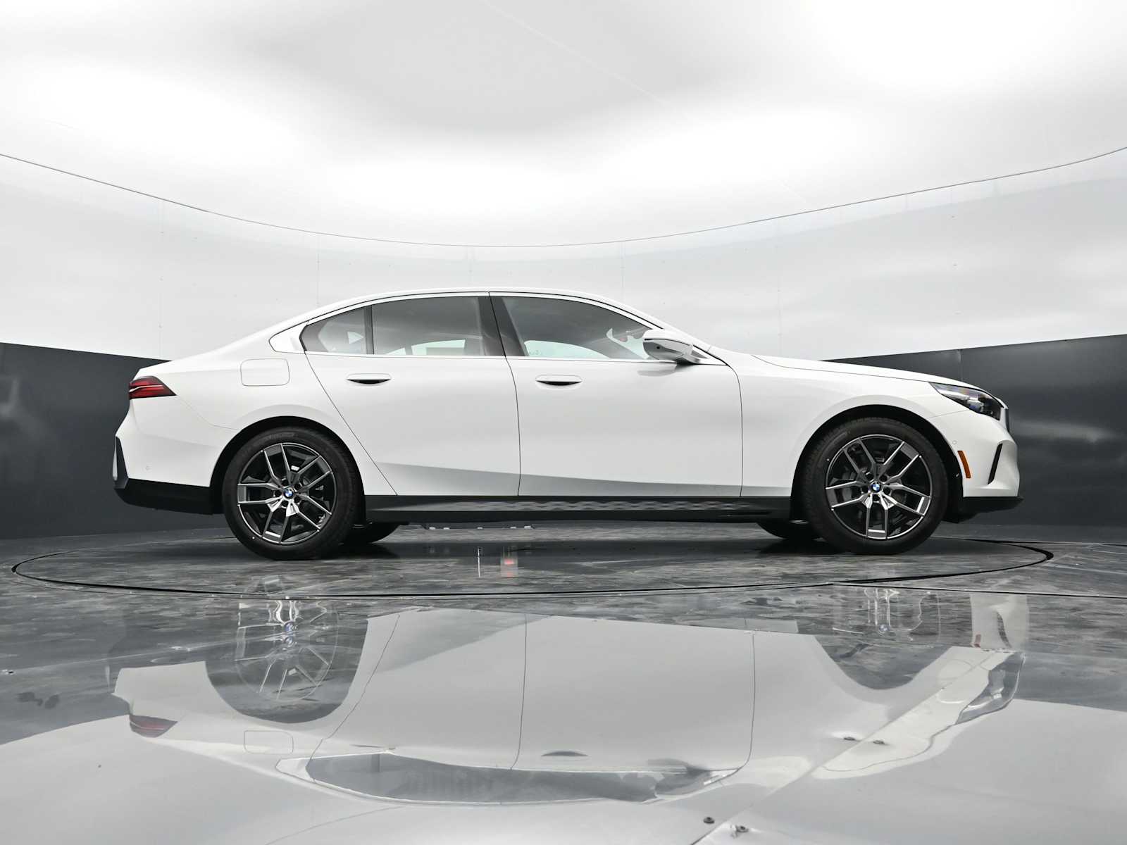 Thumbnail: 2026 BMW 5 Series - 25