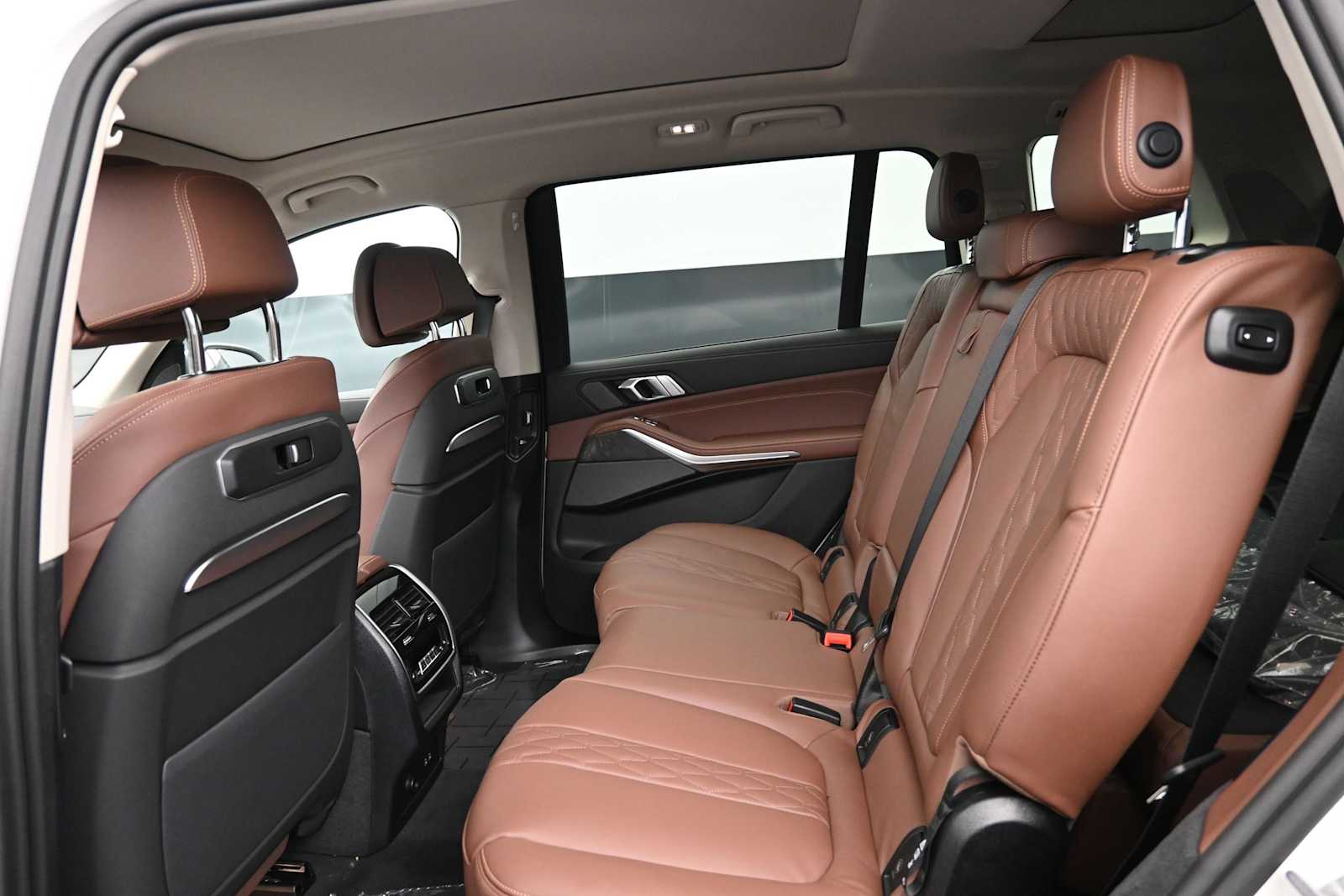 Thumbnail: 2027 BMW X7 - 14