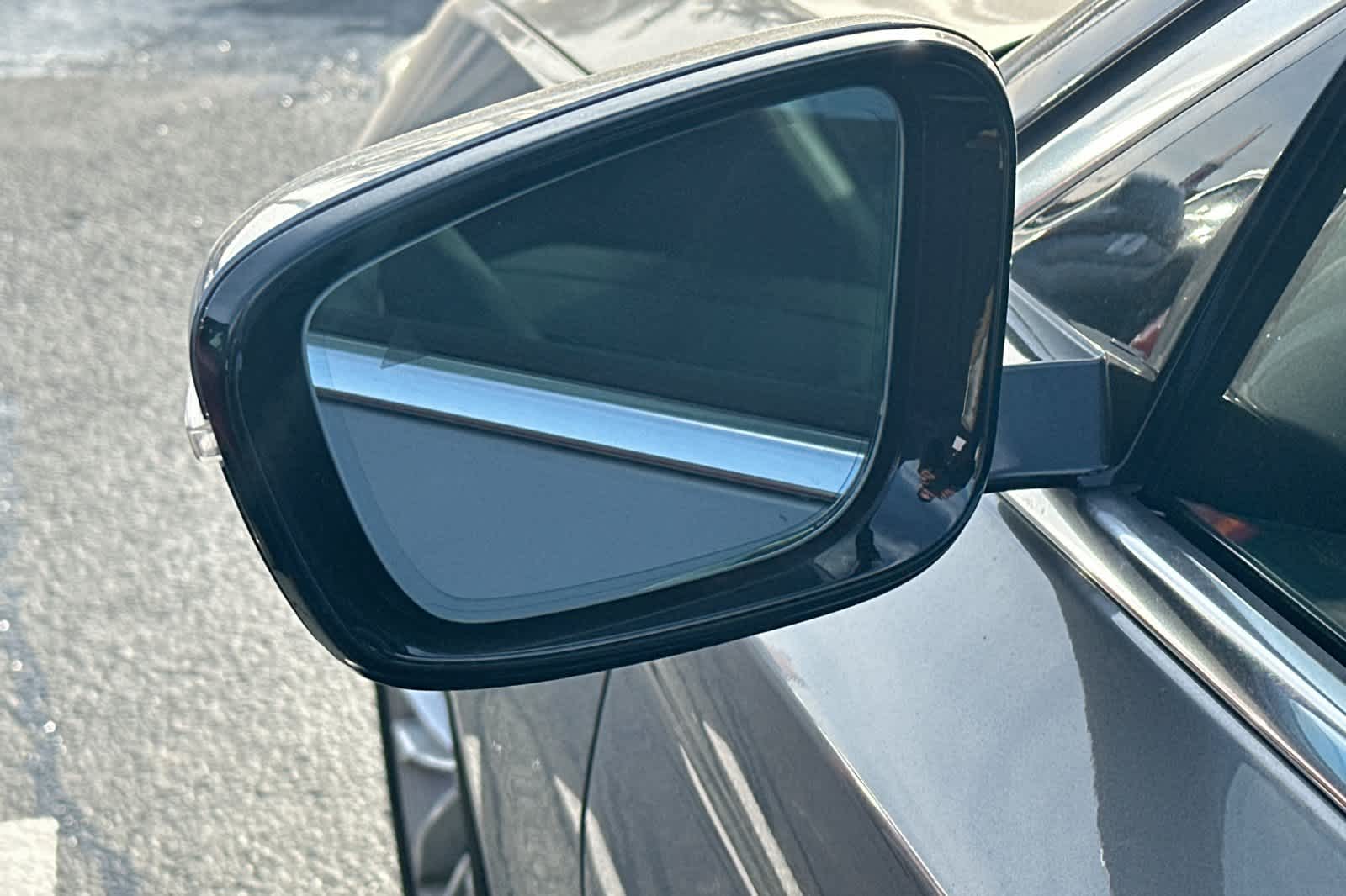 Thumbnail: 2023 BMW 5 Series - 21