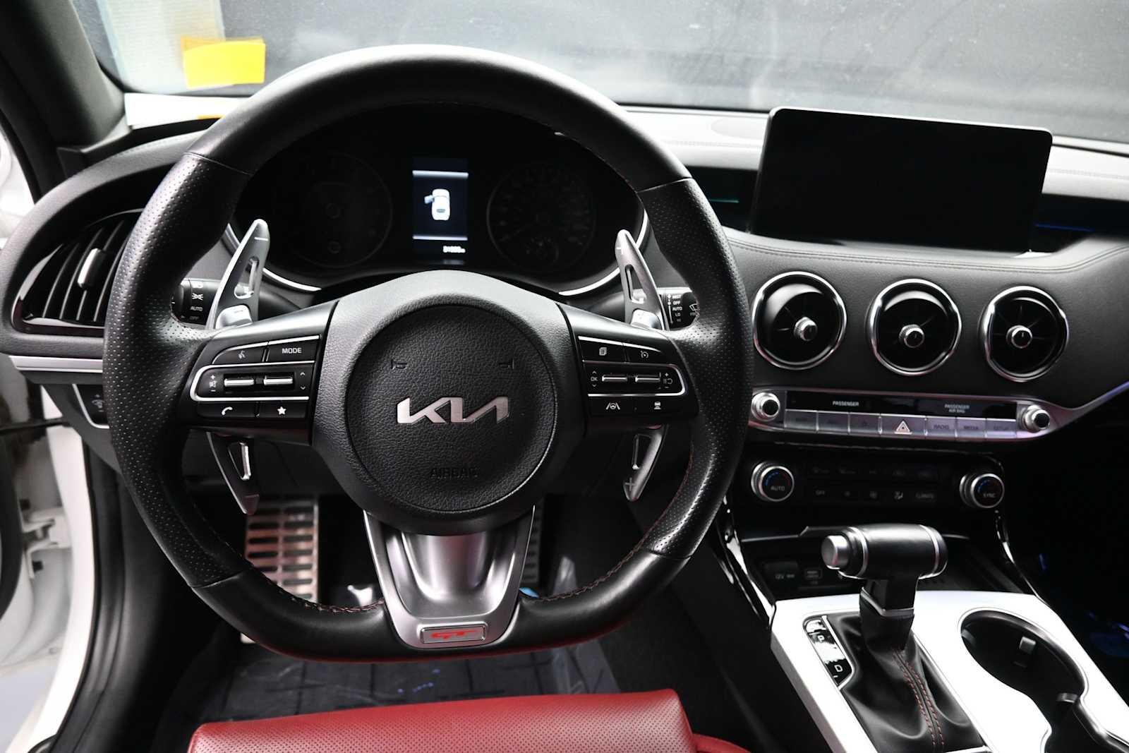 2022 Kia Stinger GT1 - Photo 10