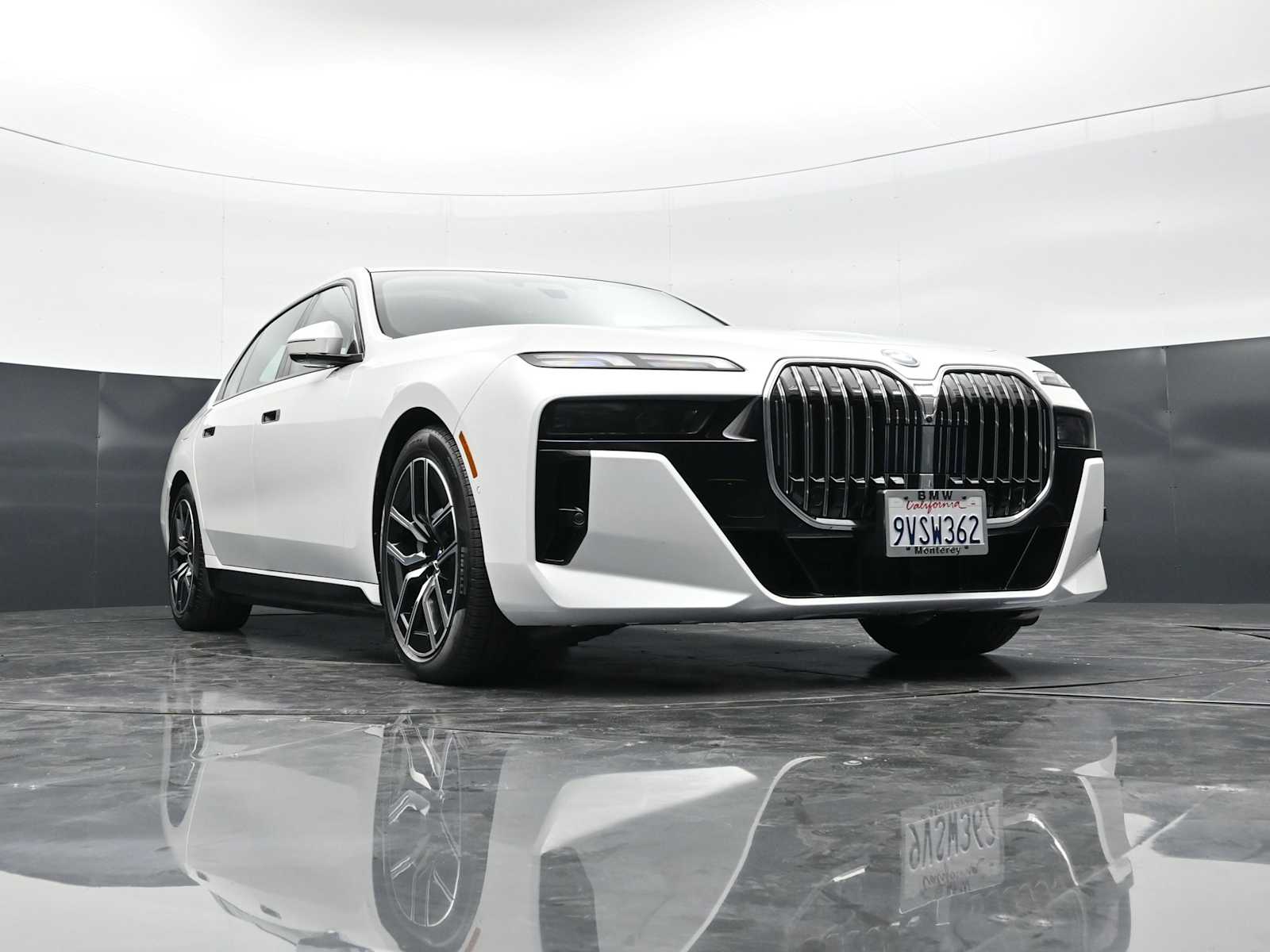 Thumbnail: 2025 BMW 7 Series - 27