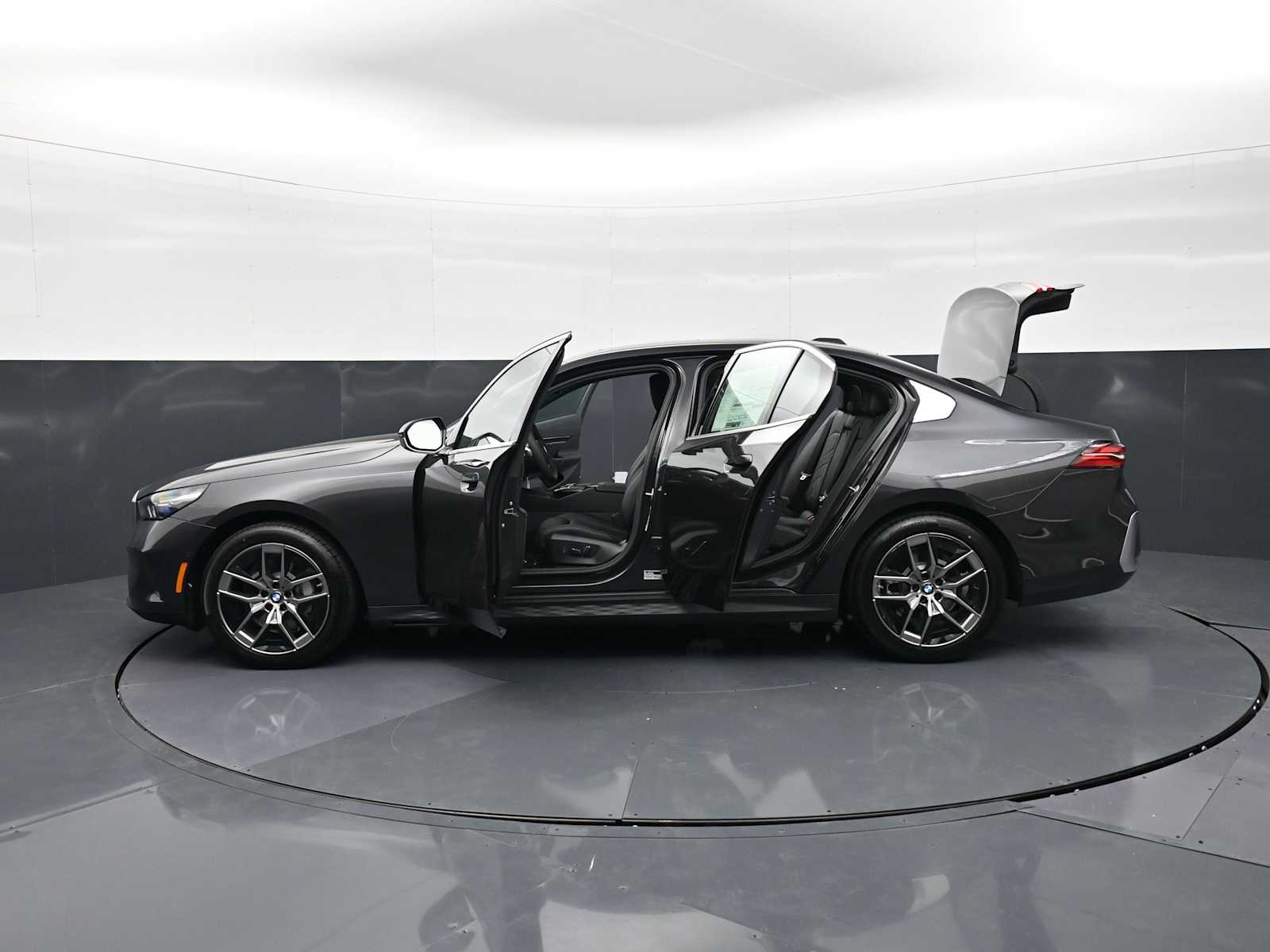 Thumbnail: 2026 BMW 5 Series - 36