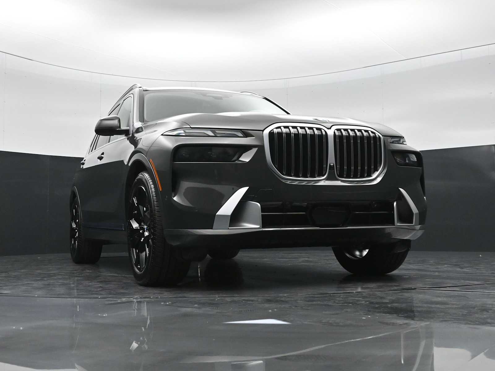 Thumbnail: 2027 BMW X7 - 28