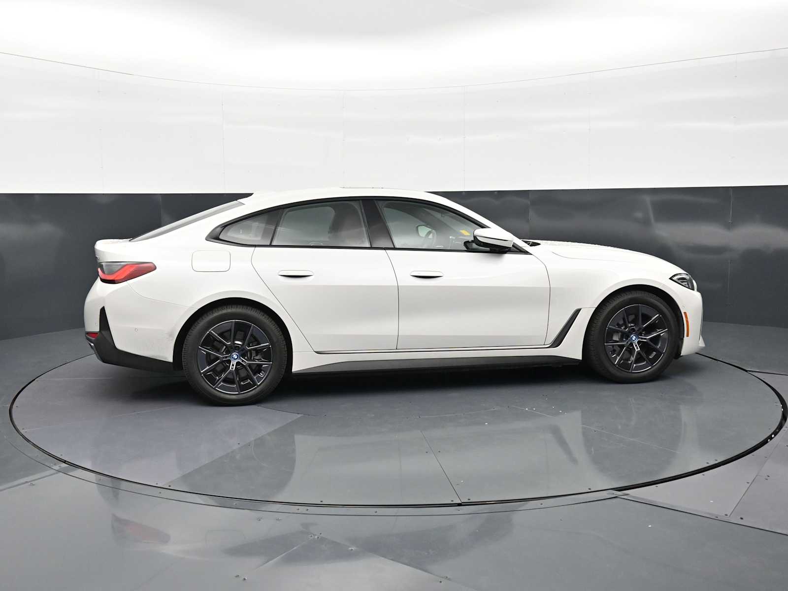 Thumbnail: 2023 BMW i4 - 4