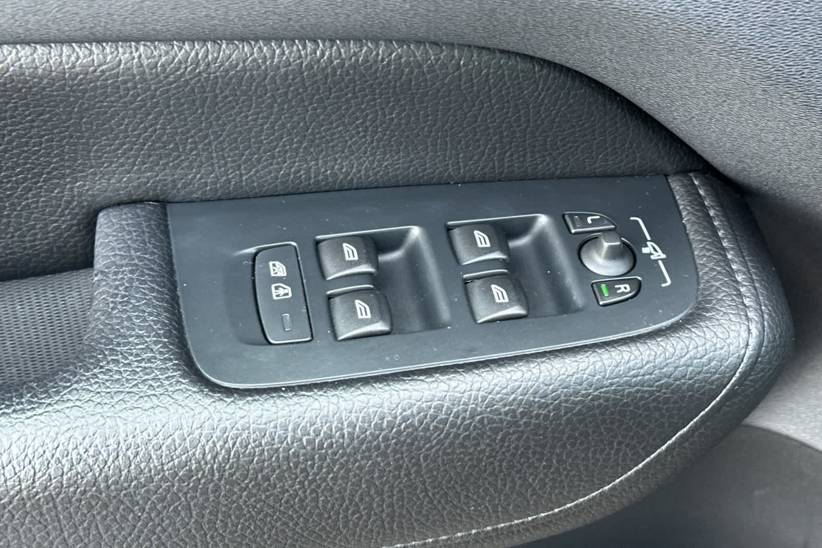 Thumbnail: 2018 Volvo XC60 - 13