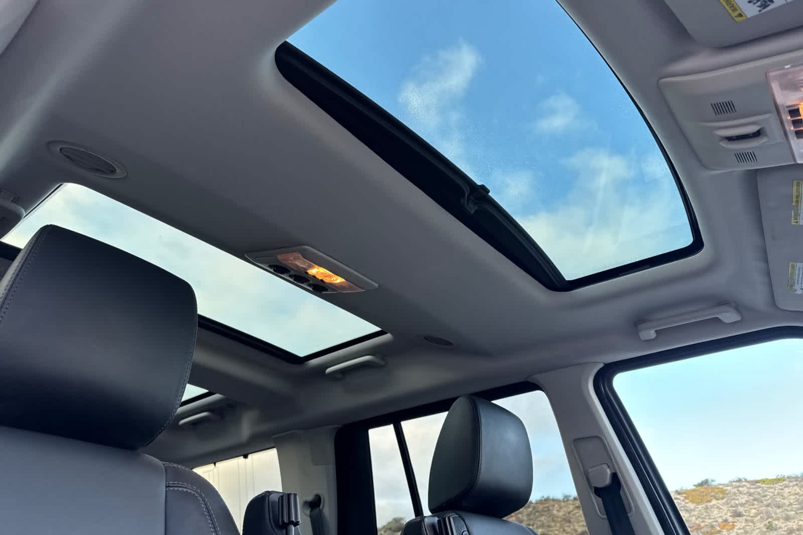 Thumbnail: 2016 Land Rover LR4 - 18
