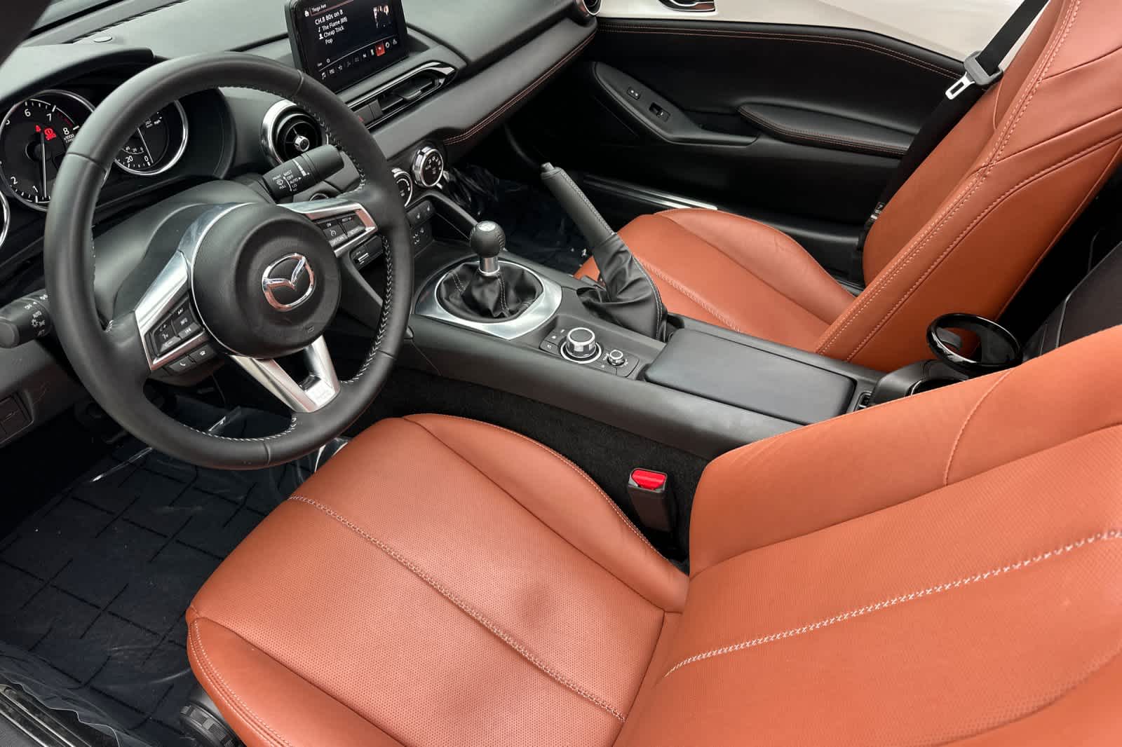 Thumbnail: 2023 Mazda MX-5 Miata - 10