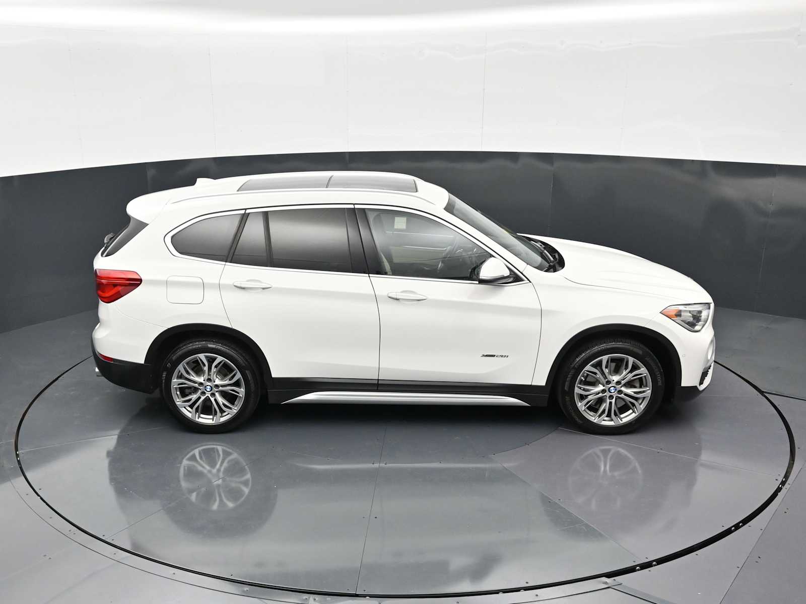 Thumbnail: 2016 BMW X1 - 19