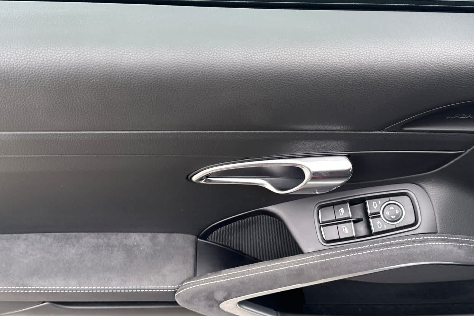 Thumbnail: 2016 Porsche 911 - 11