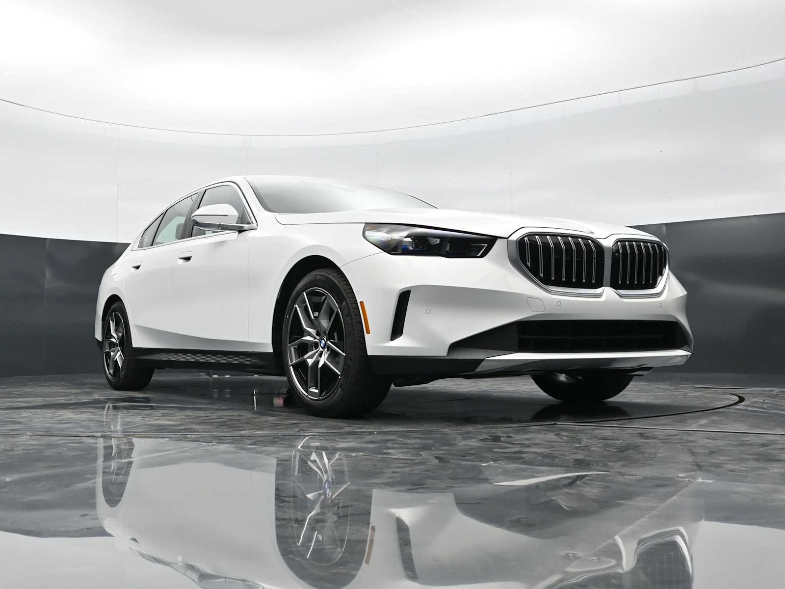 Thumbnail: 2026 BMW 5 Series - 24