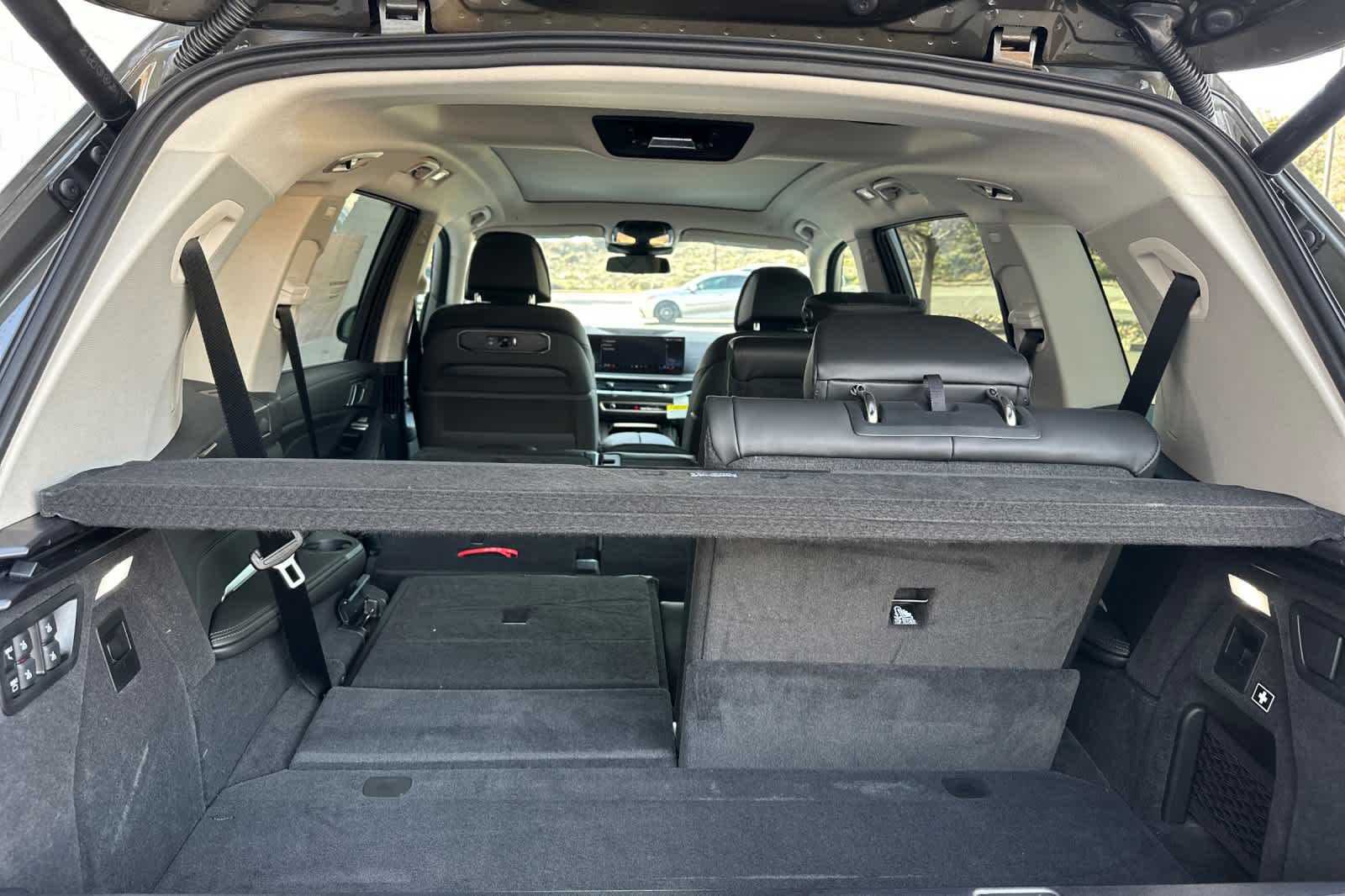 Thumbnail: 2026 BMW X7 - 17