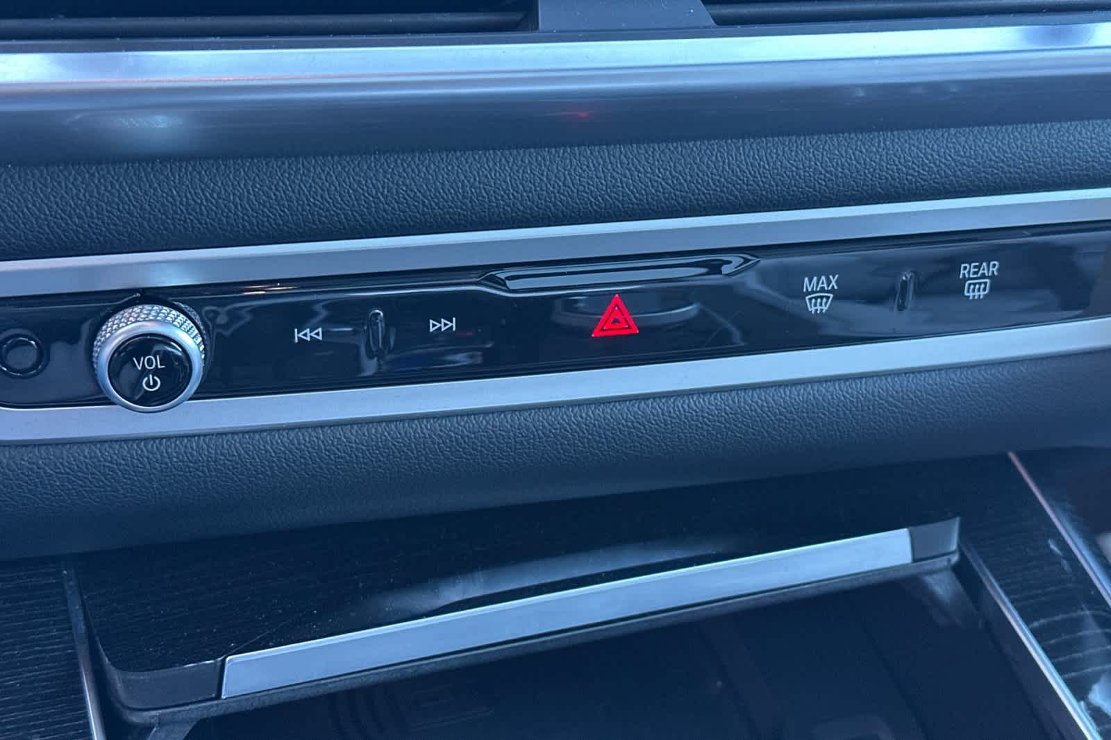 Thumbnail: 2025 BMW X7 - 24