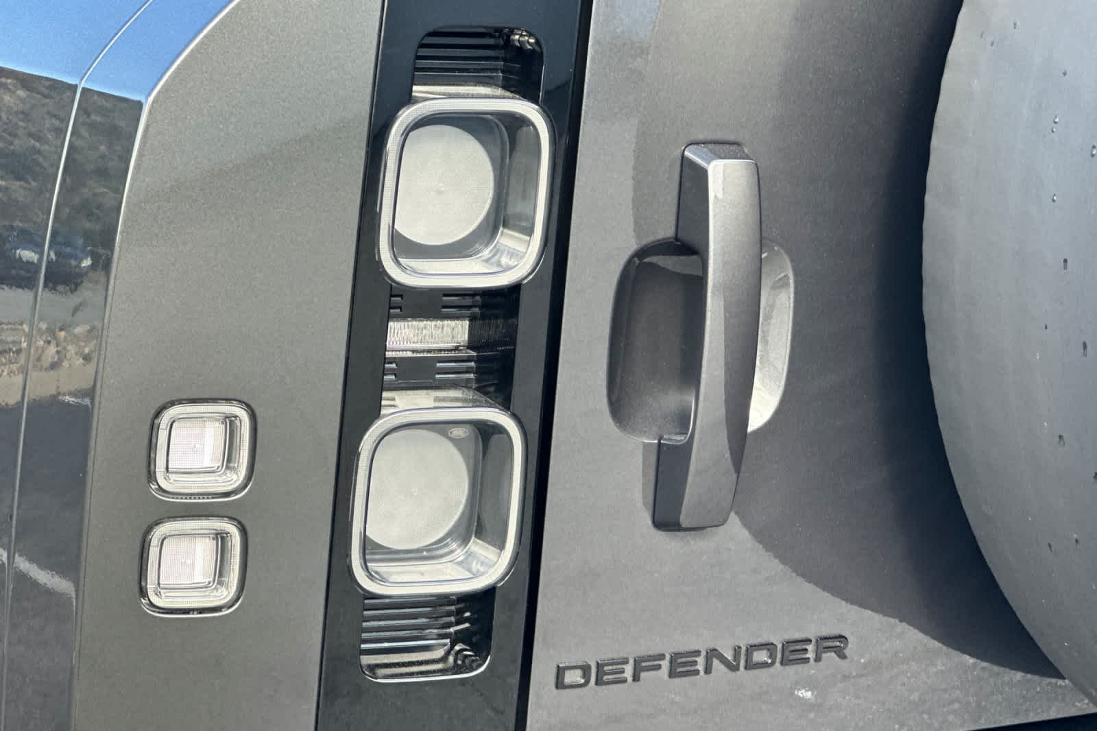Thumbnail: 2025 Land Rover Defender - 34