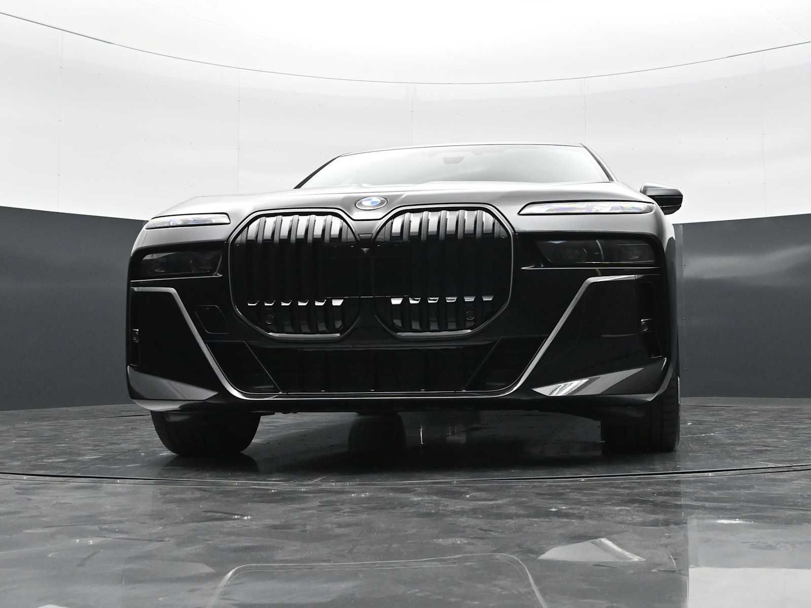 Thumbnail: 2026 BMW 7 Series - 26