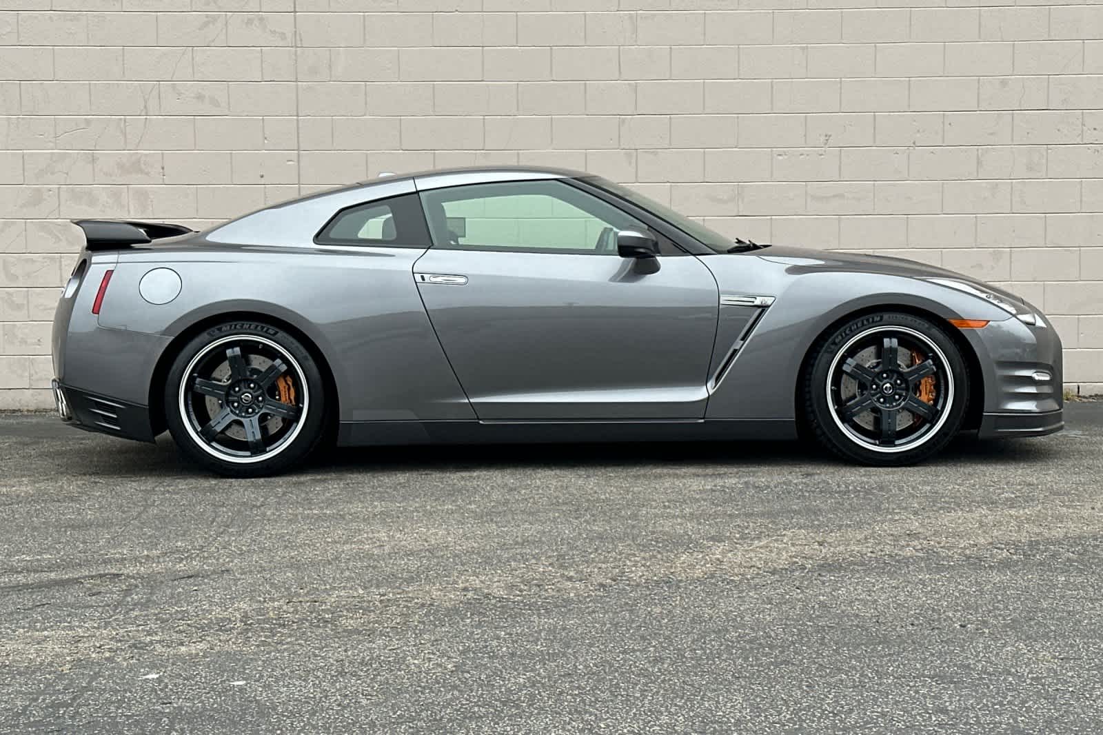 2013 Nissan GT-R Black Edition 5