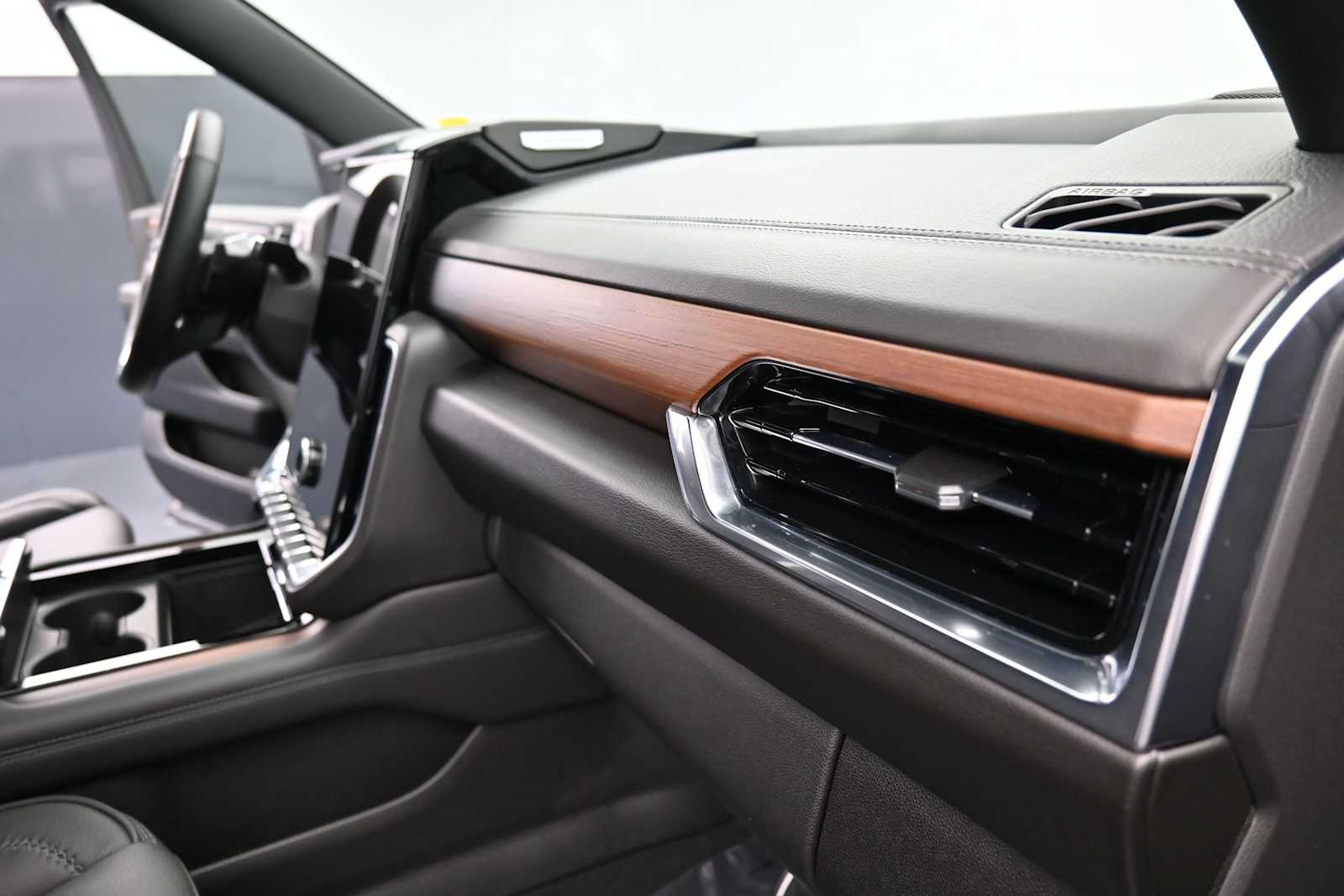 Thumbnail: 2025 GMC Yukon - 16