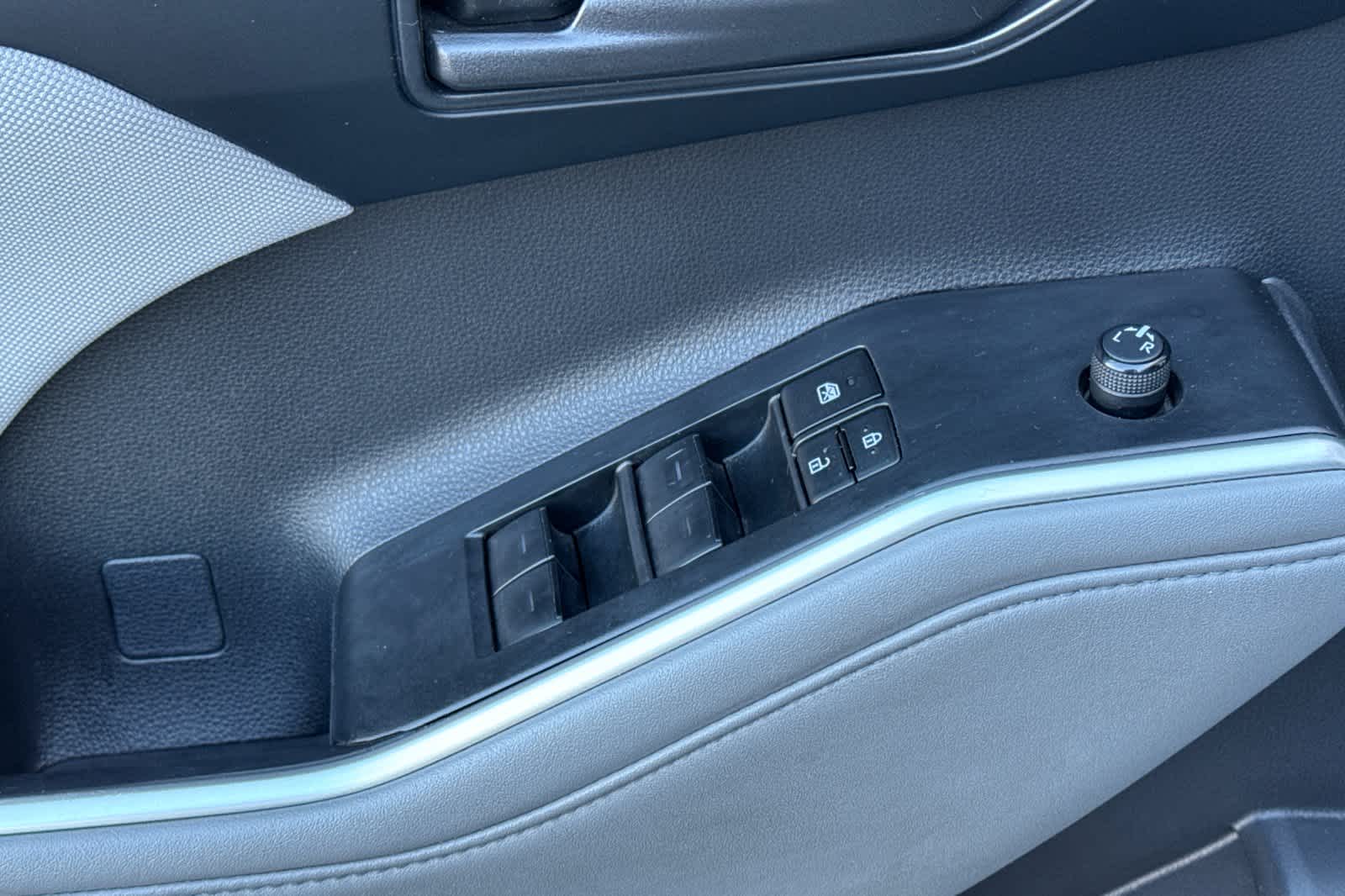 Thumbnail: 2023 Toyota Highlander - 13