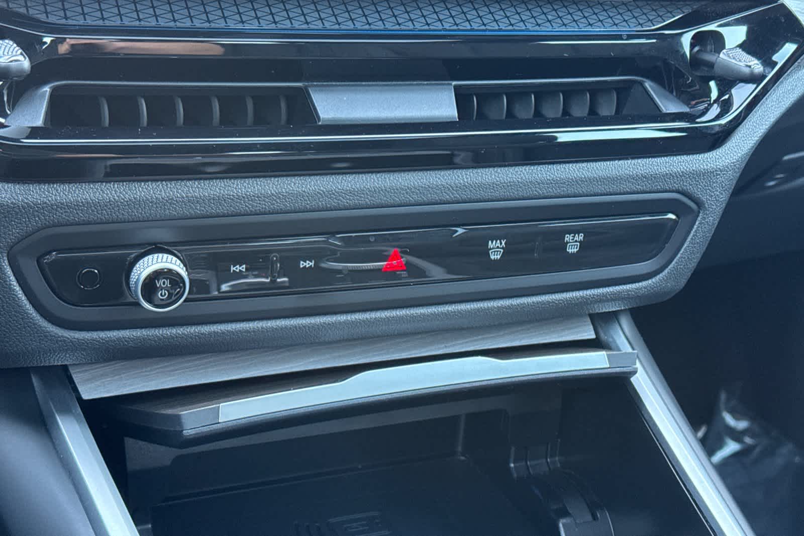 Thumbnail: 2025 BMW 4 Series - 23