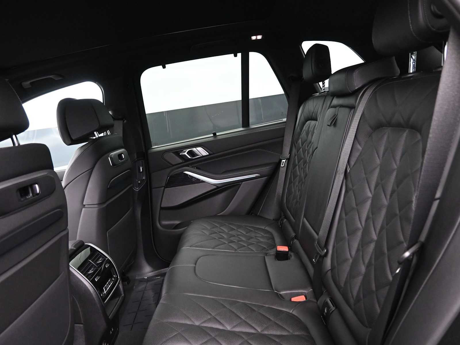 Thumbnail: 2026 BMW X5 - 14