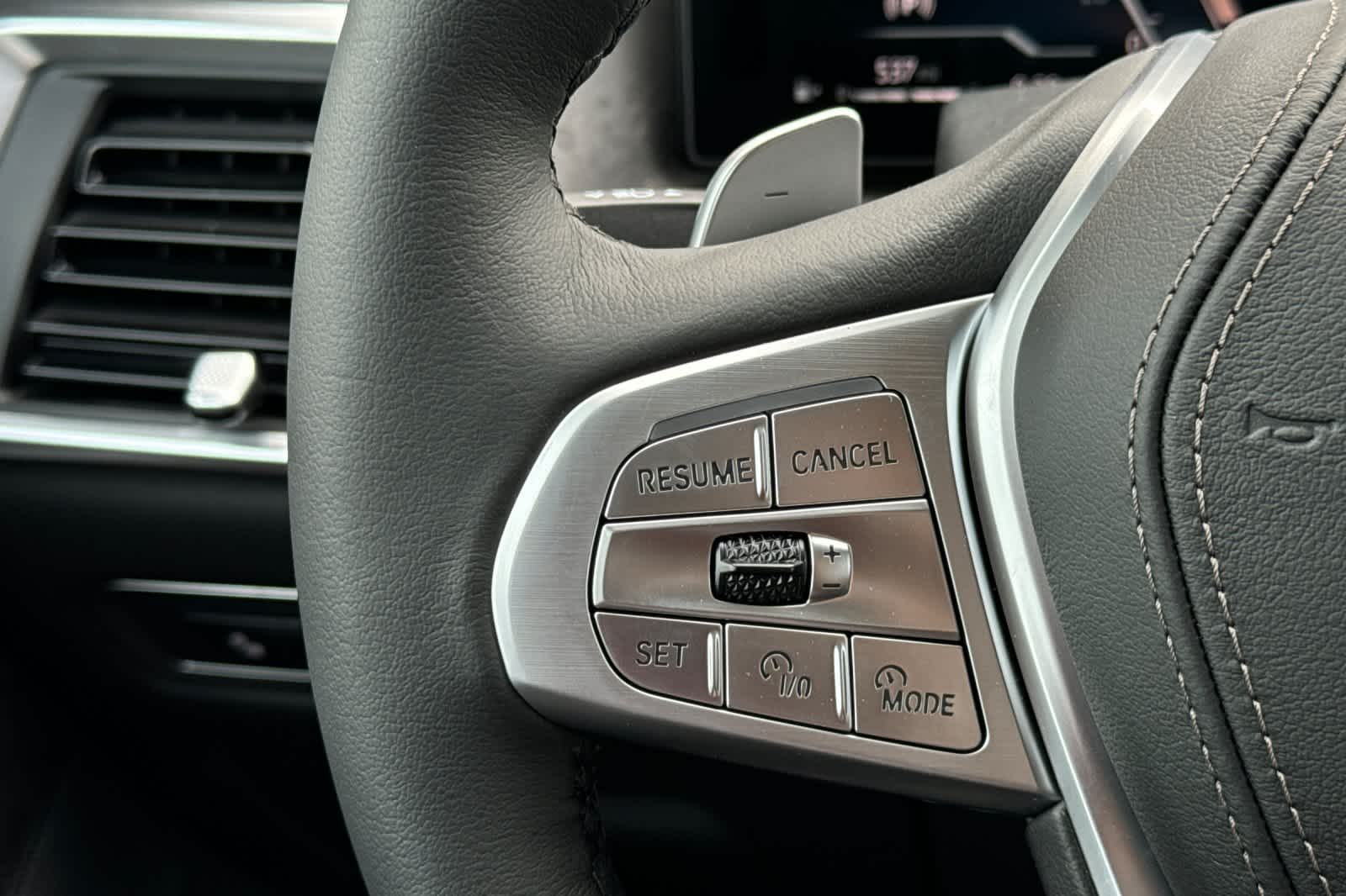 Thumbnail: 2026 BMW X7 - 25